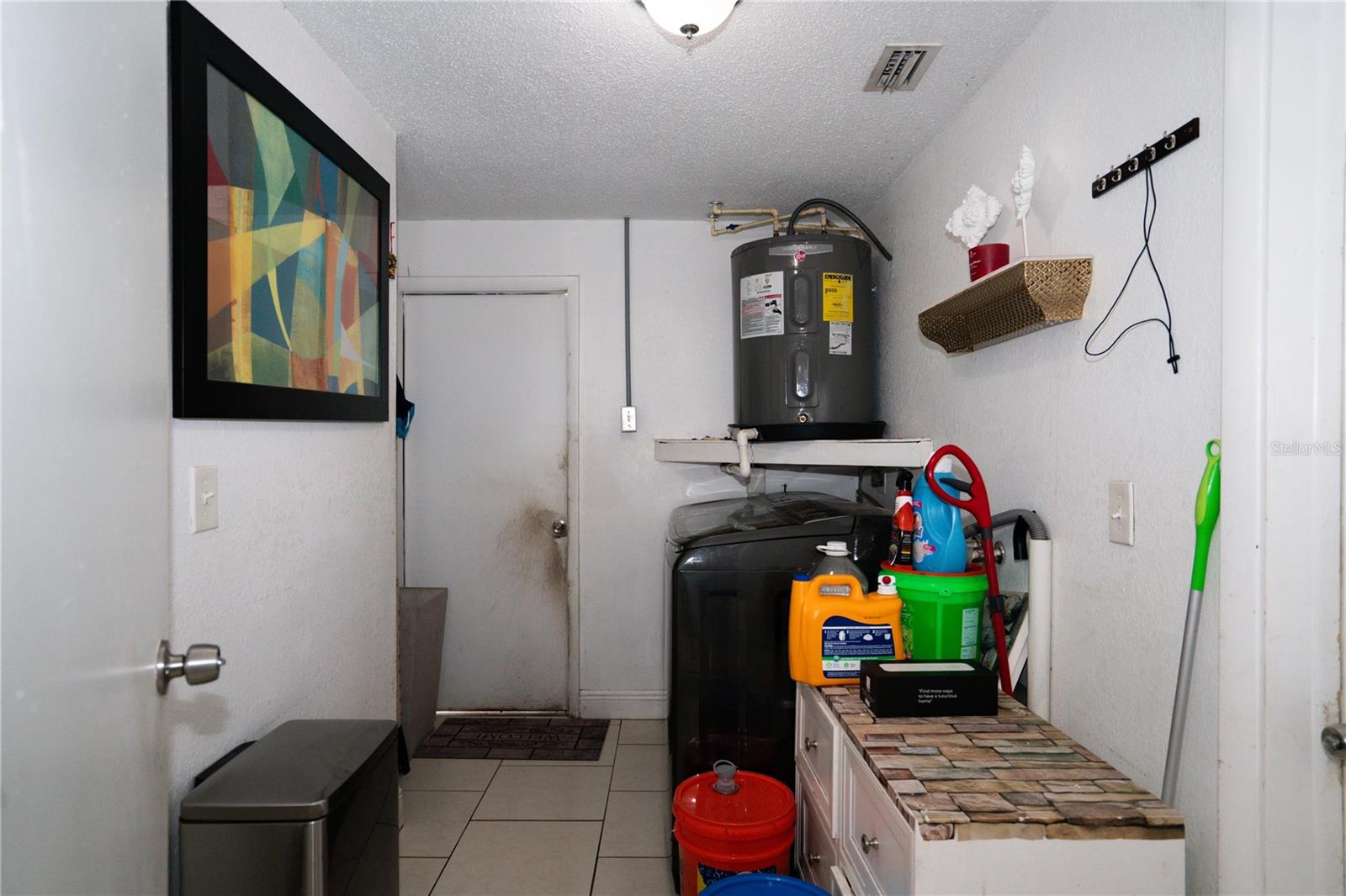 Listing photo id 22 for 3645 Galway Dr