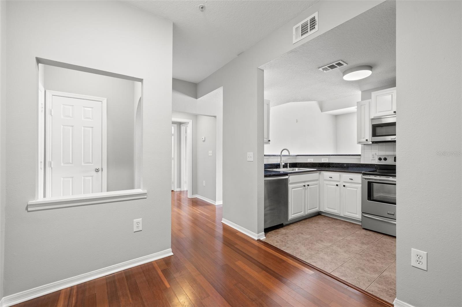 Image 4 of 40 For 501 Knights Run Avenue 2314