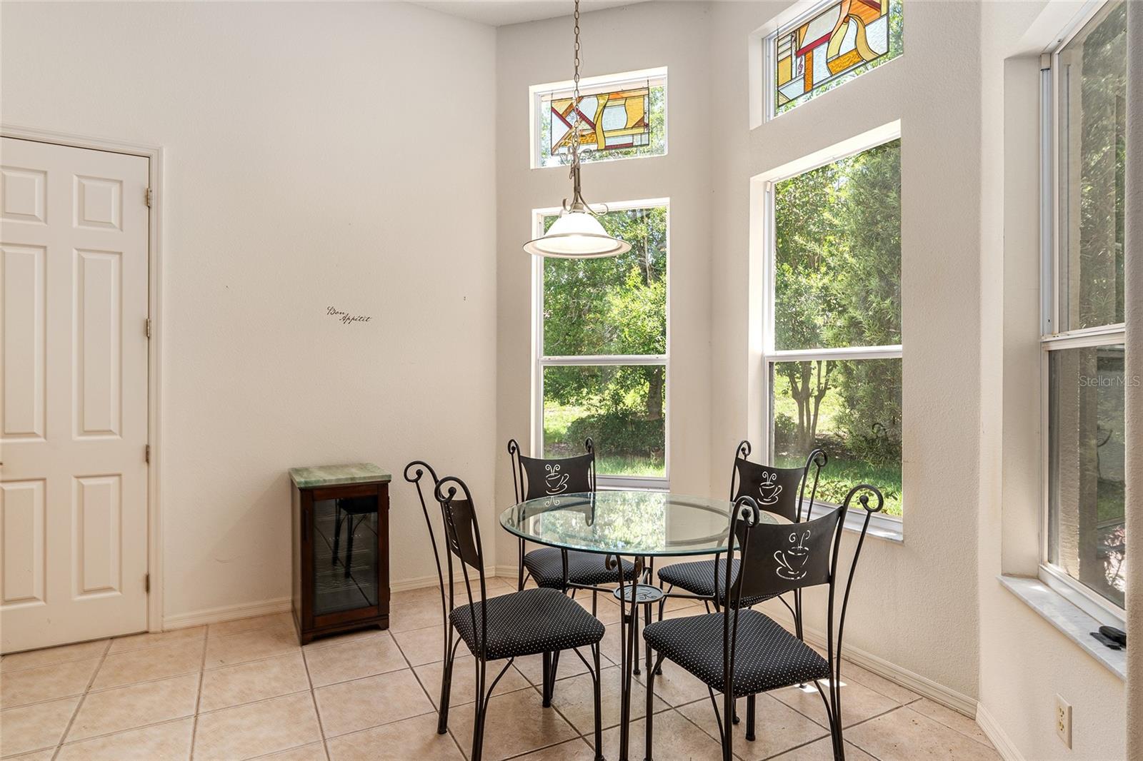 Image 18 of 90 For 932 Rollingwood Court