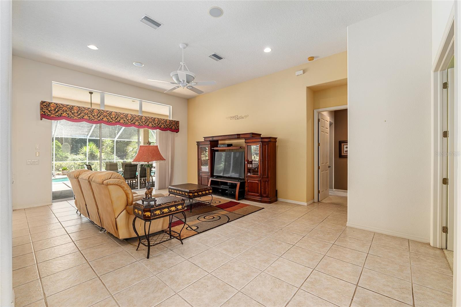 Image 19 of 90 For 932 Rollingwood Court