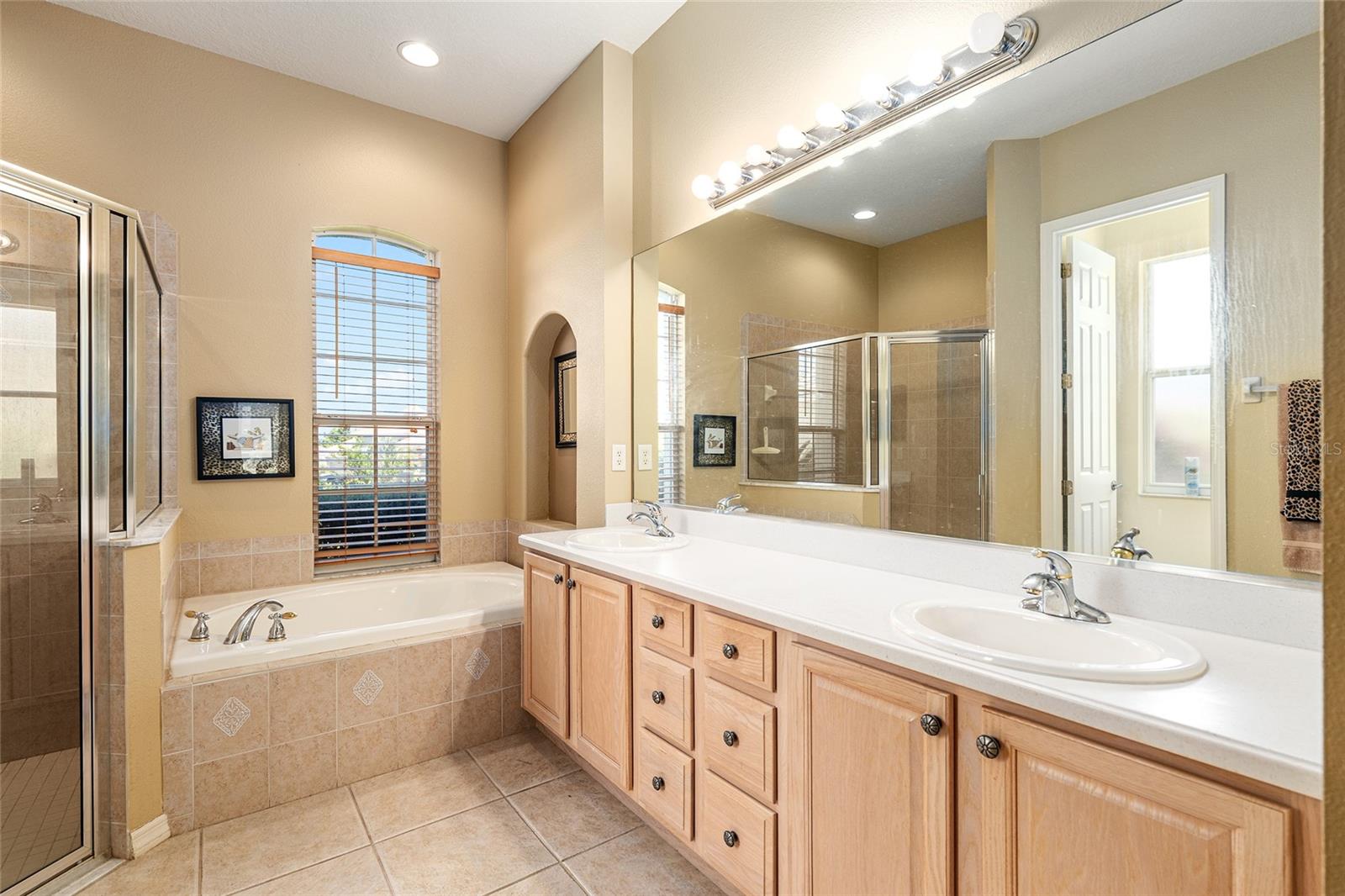 Image 33 of 90 For 932 Rollingwood Court
