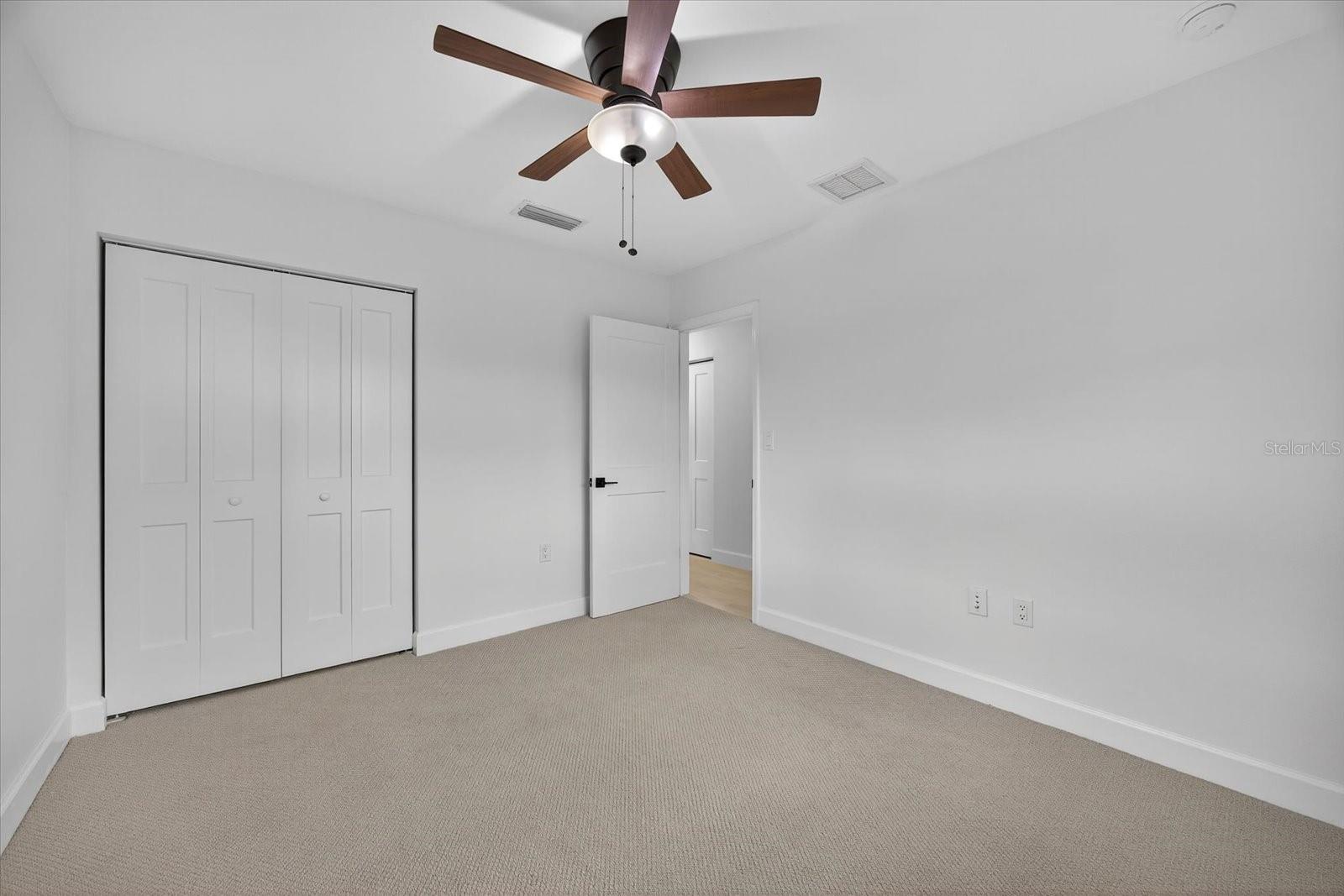 Image 21 of 35 For 3832 10th Street Ne