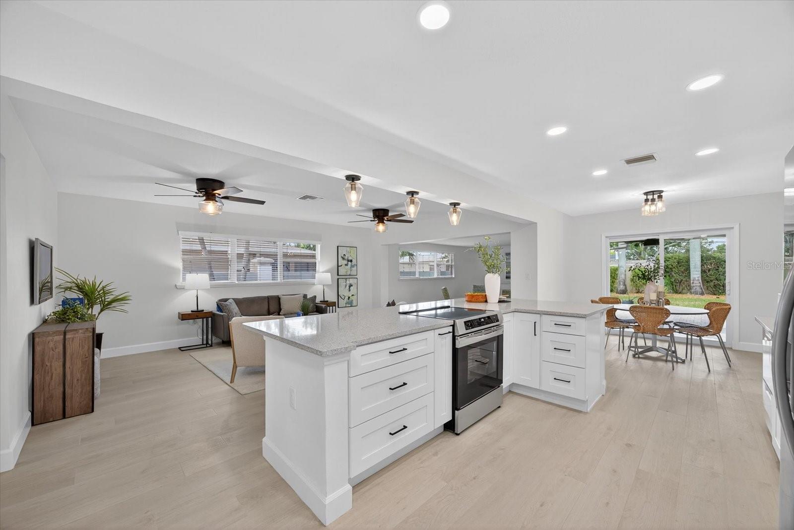 Image 4 of 35 For 3832 10th Street Ne