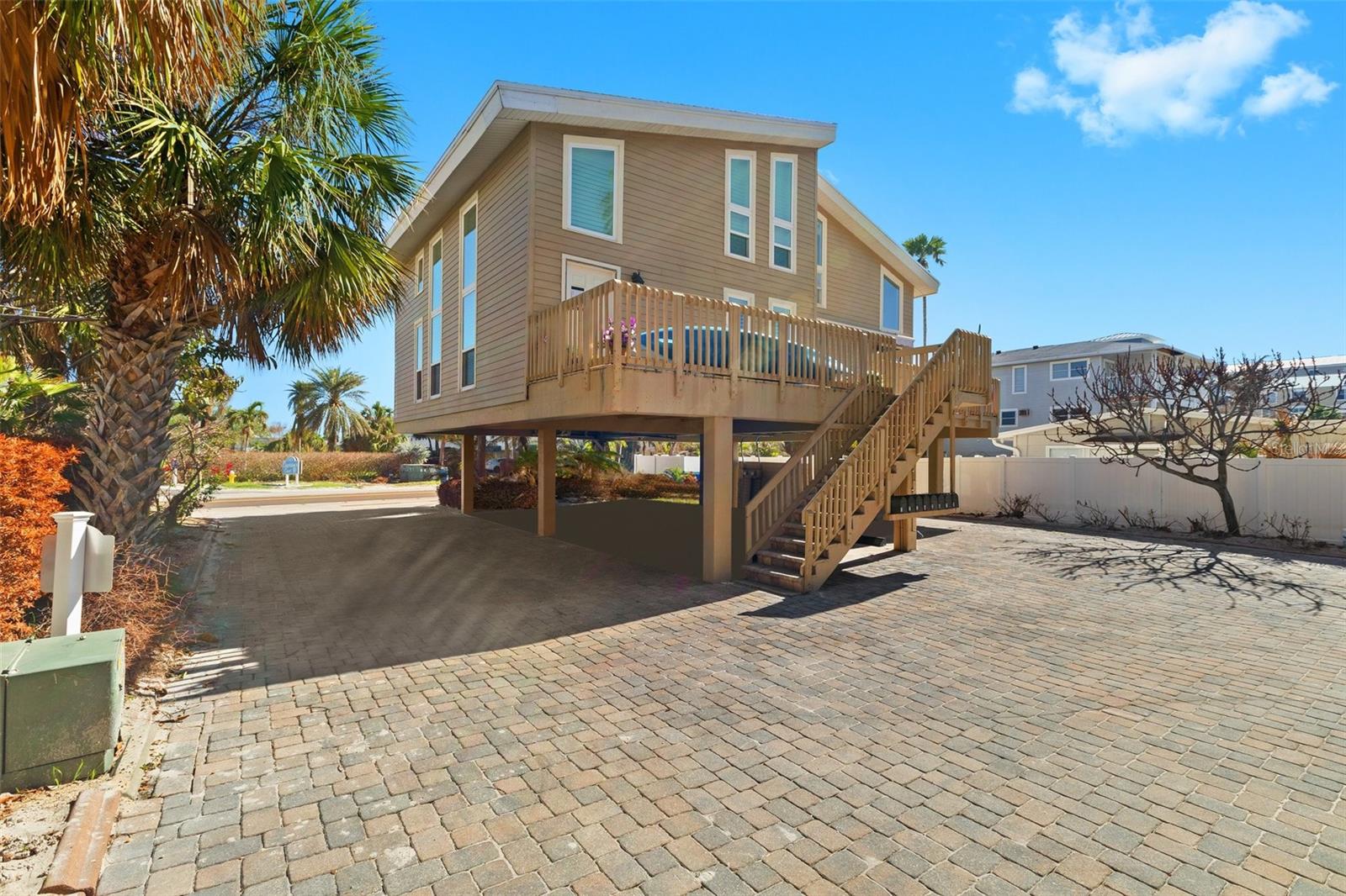 Image 12 of 50 For 19810 Gulf Boulevard 8