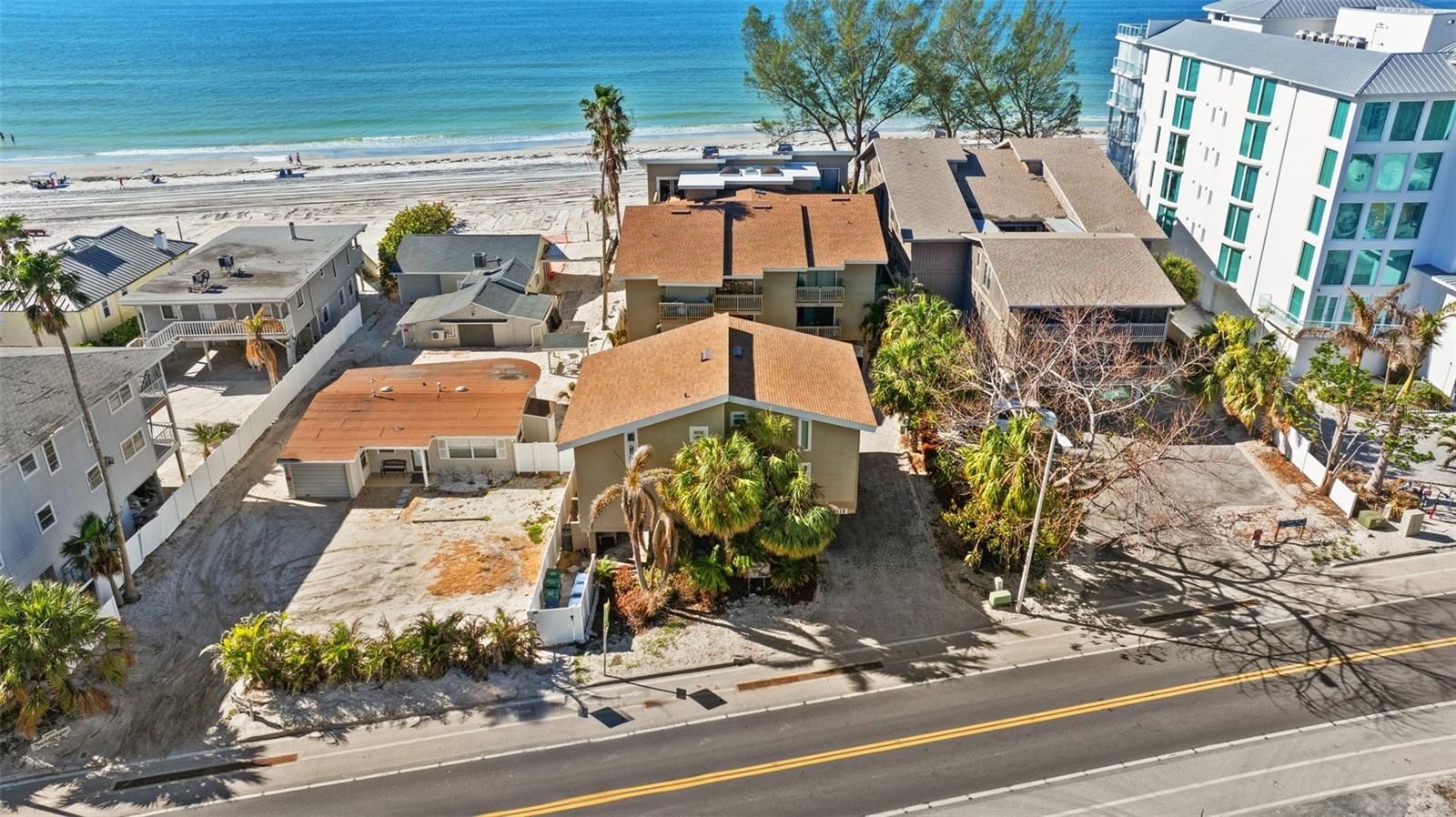 Image 2 of 50 For 19810 Gulf Boulevard 8