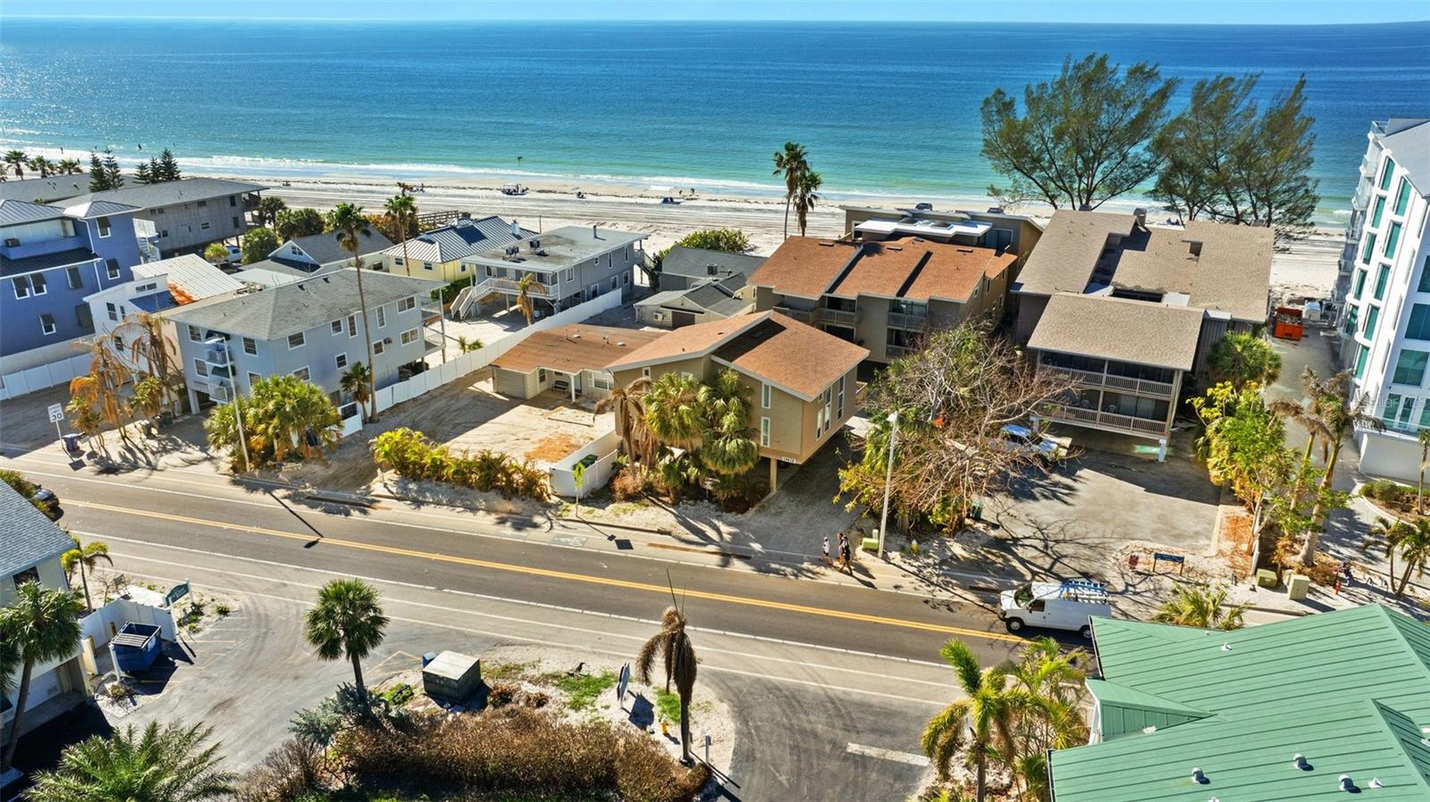 Image 4 of 50 For 19810 Gulf Boulevard 8
