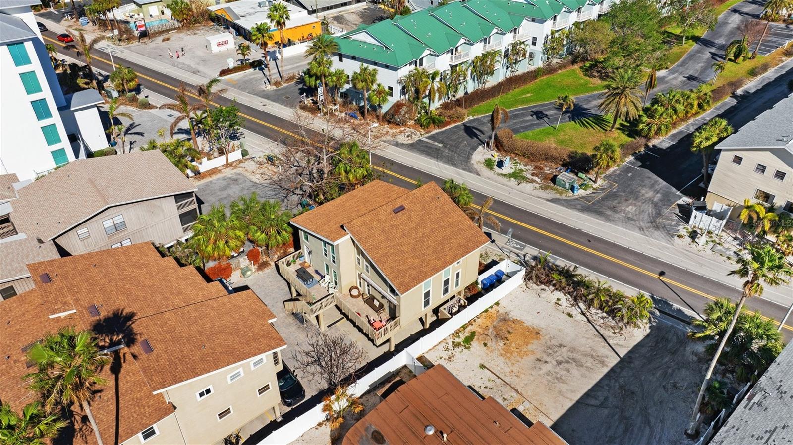 Image 6 of 50 For 19810 Gulf Boulevard 8