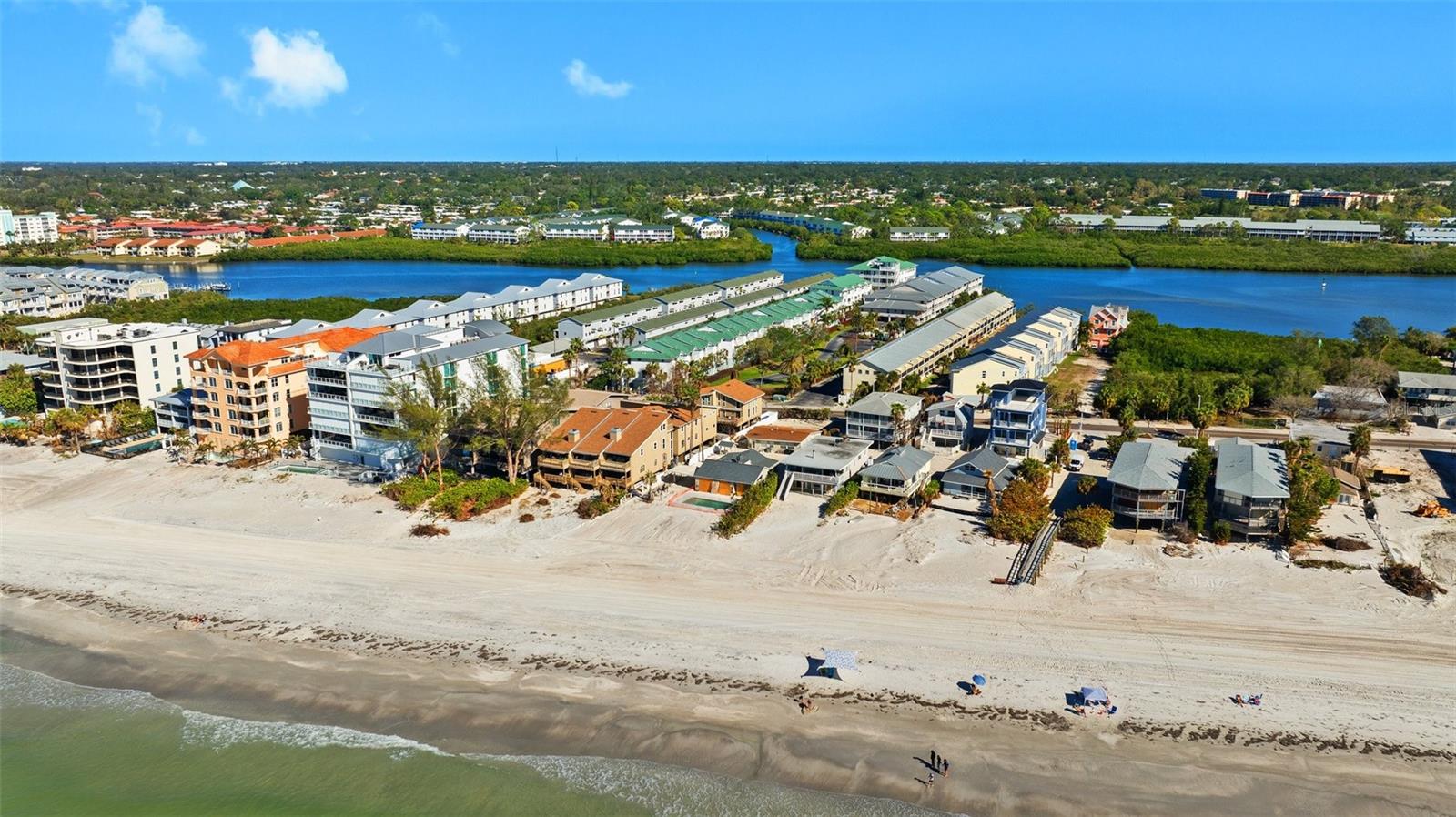 Image 9 of 50 For 19810 Gulf Boulevard 8