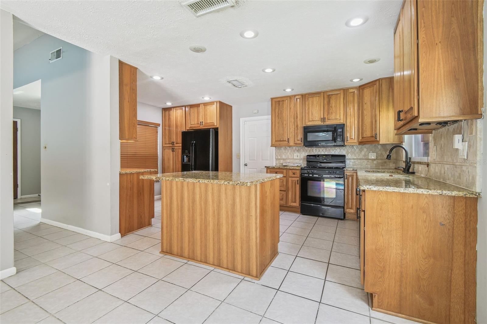 Image 13 of 62 For 15908 Country Place