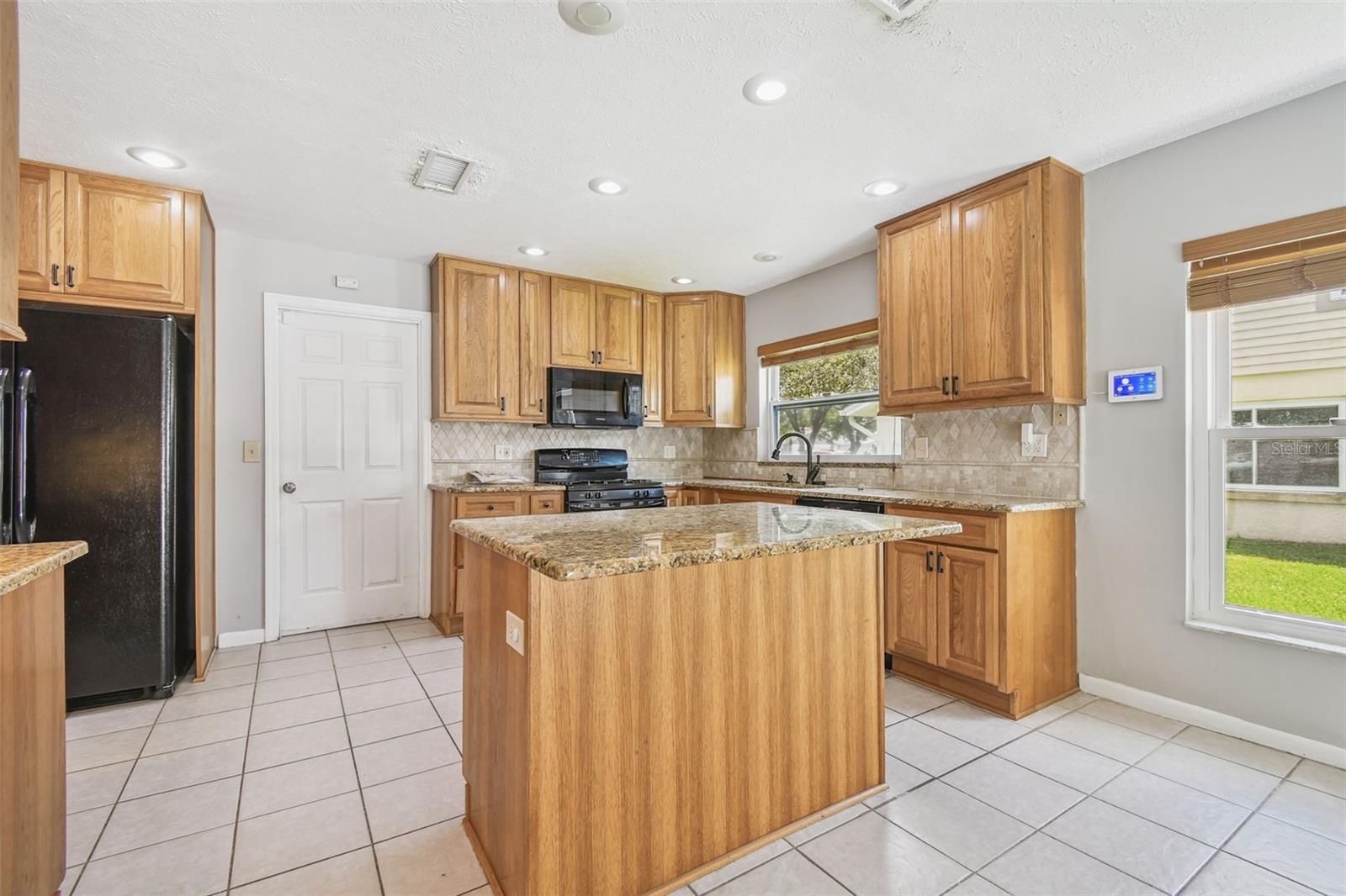 Image 14 of 62 For 15908 Country Place