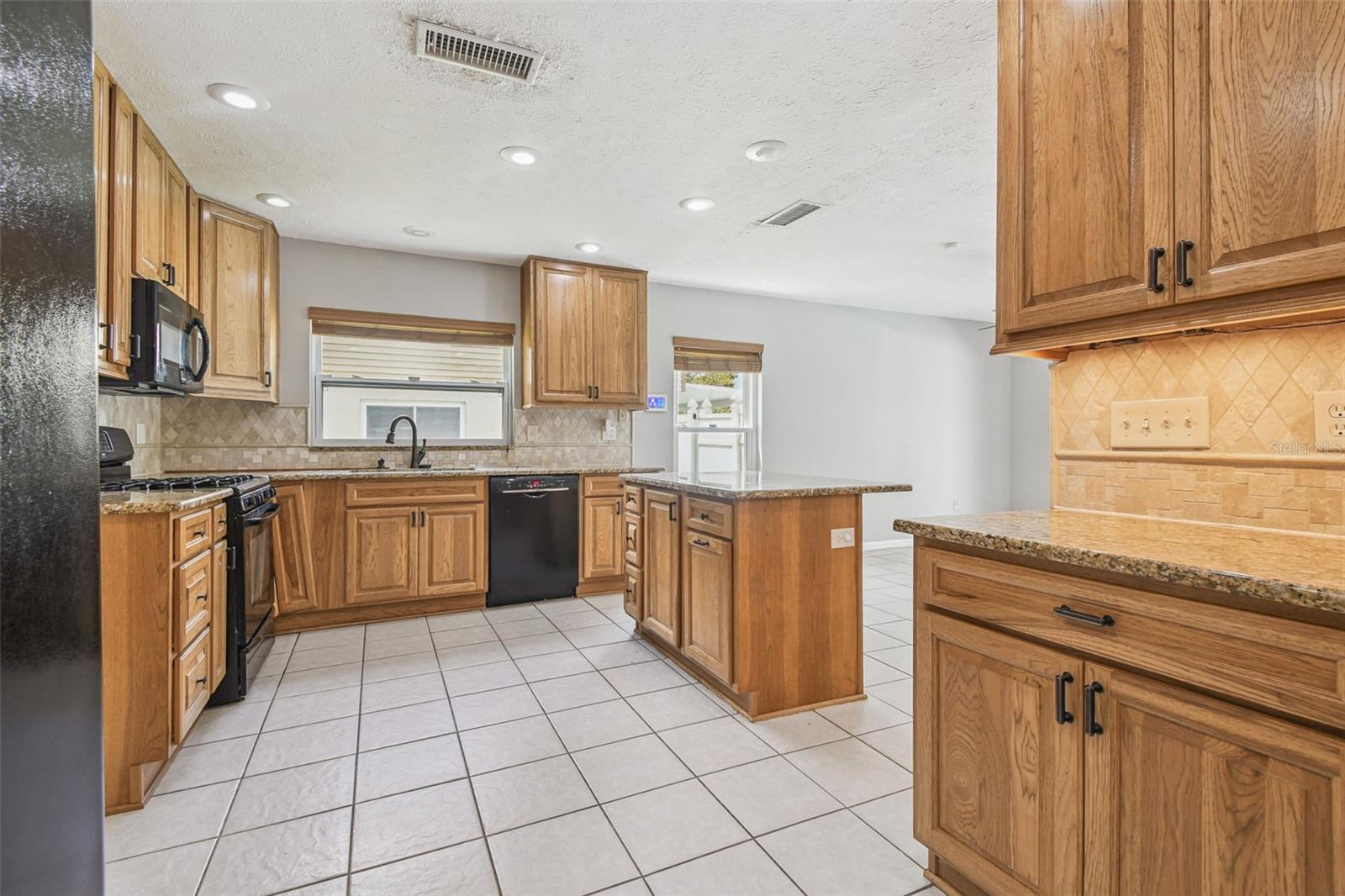 Image 15 of 62 For 15908 Country Place