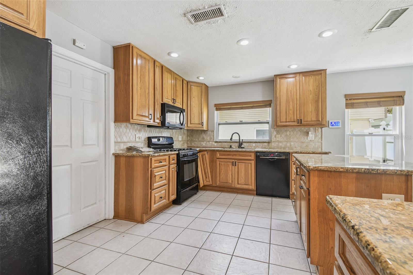 Image 16 of 62 For 15908 Country Place