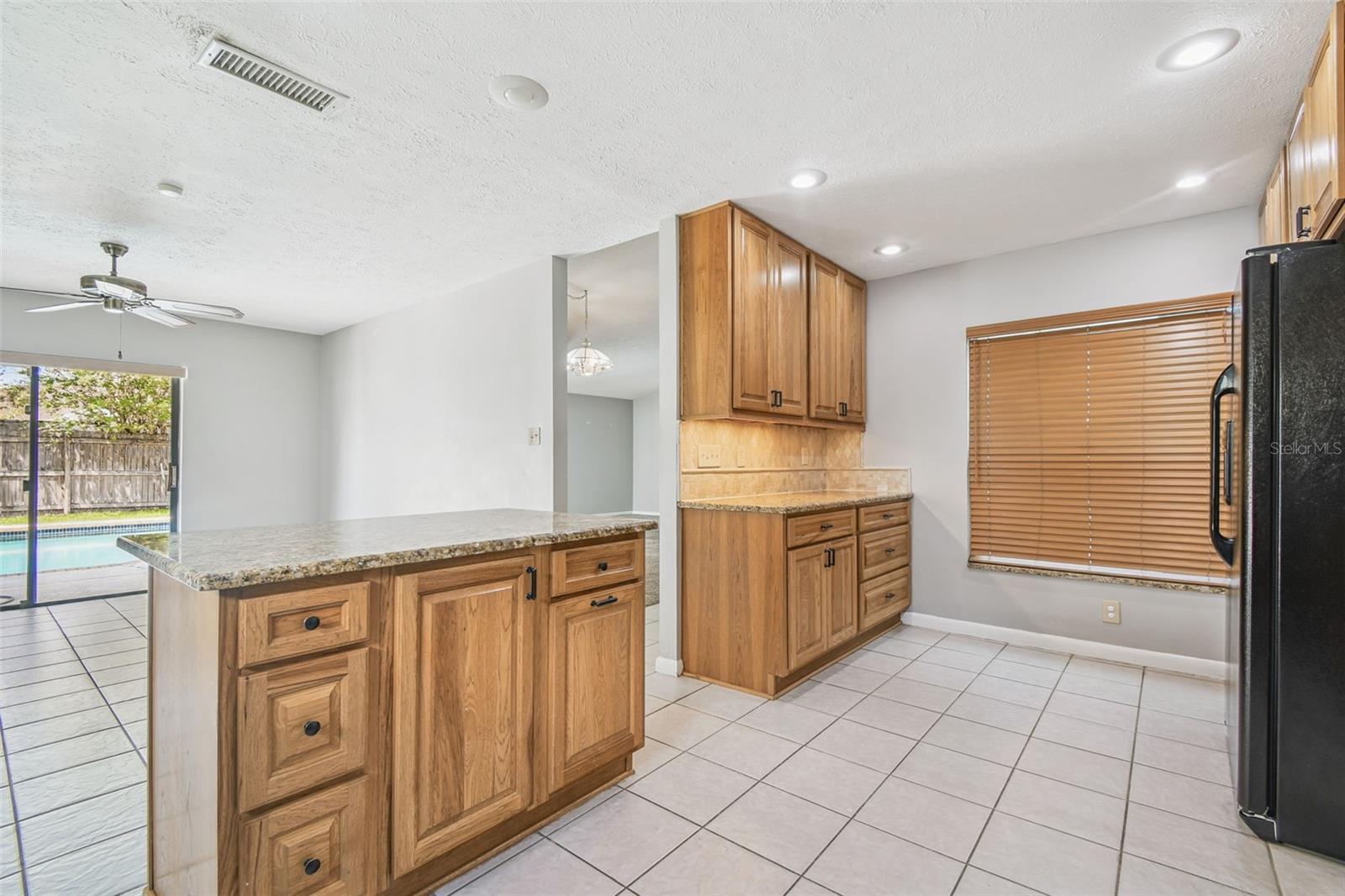 Image 18 of 62 For 15908 Country Place