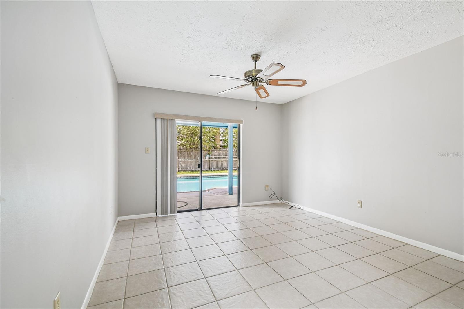 Image 20 of 62 For 15908 Country Place