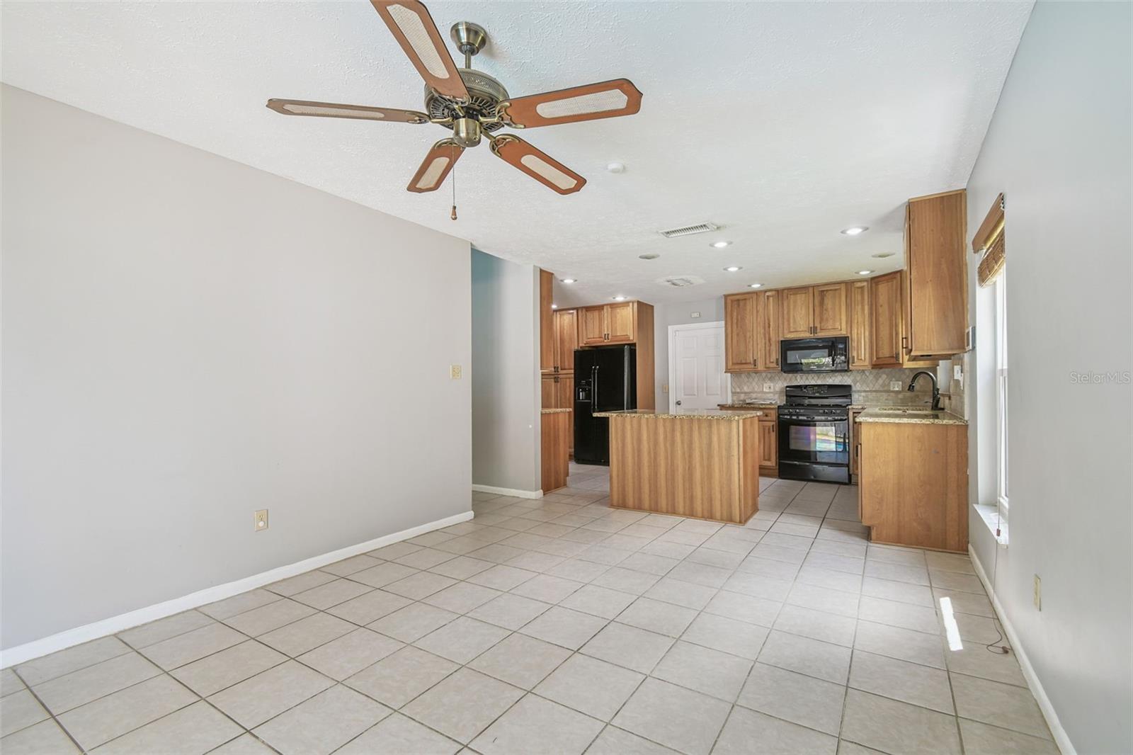 Image 21 of 62 For 15908 Country Place