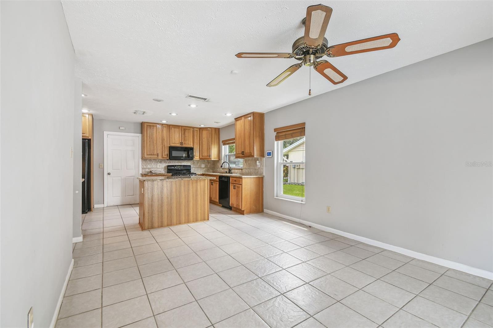 Image 22 of 62 For 15908 Country Place