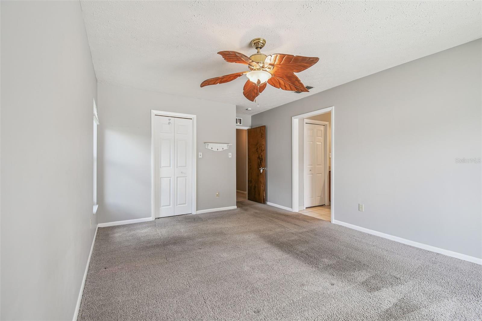 Image 25 of 62 For 15908 Country Place