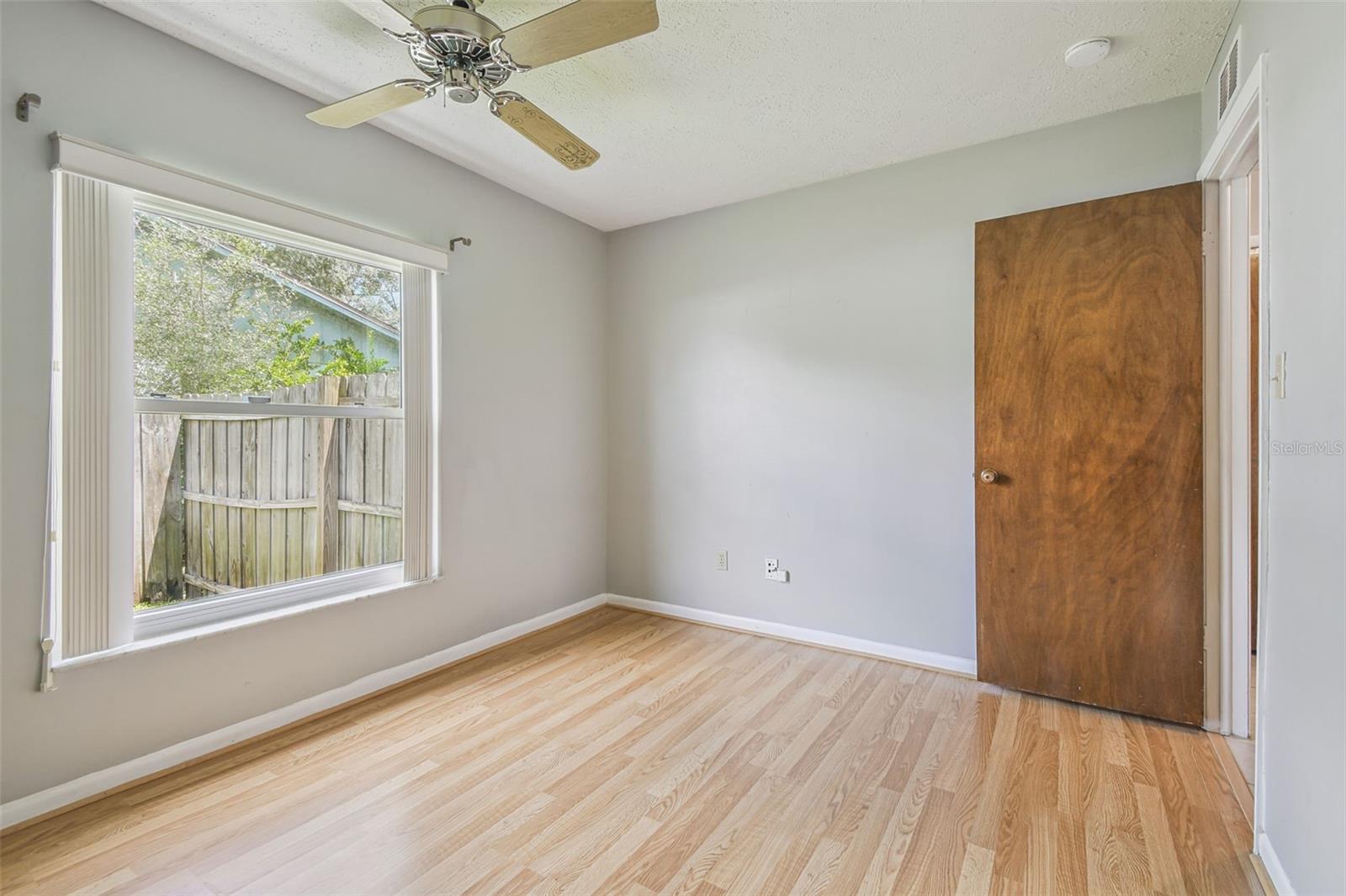 Image 32 of 62 For 15908 Country Place