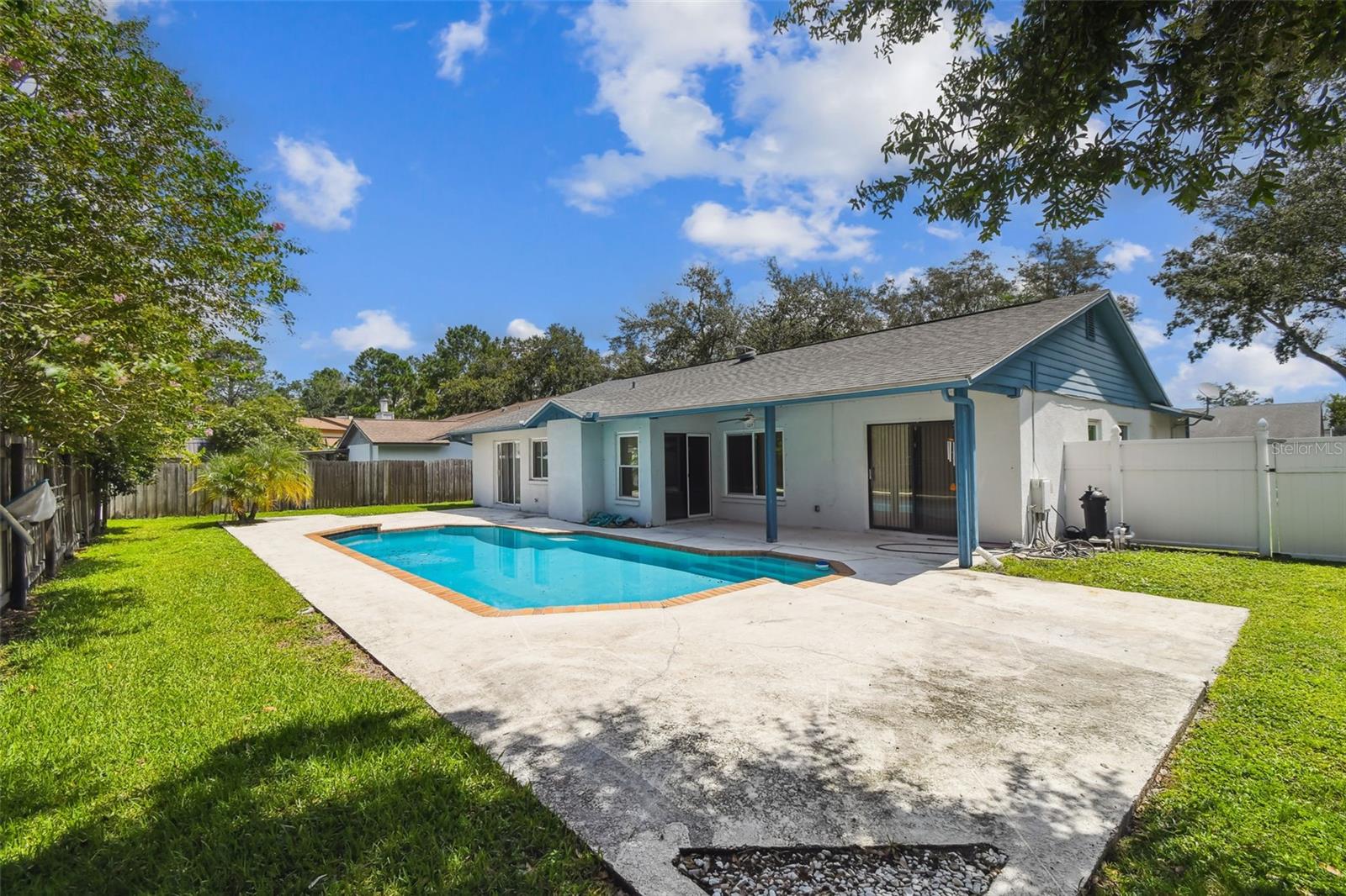 Image 40 of 62 For 15908 Country Place