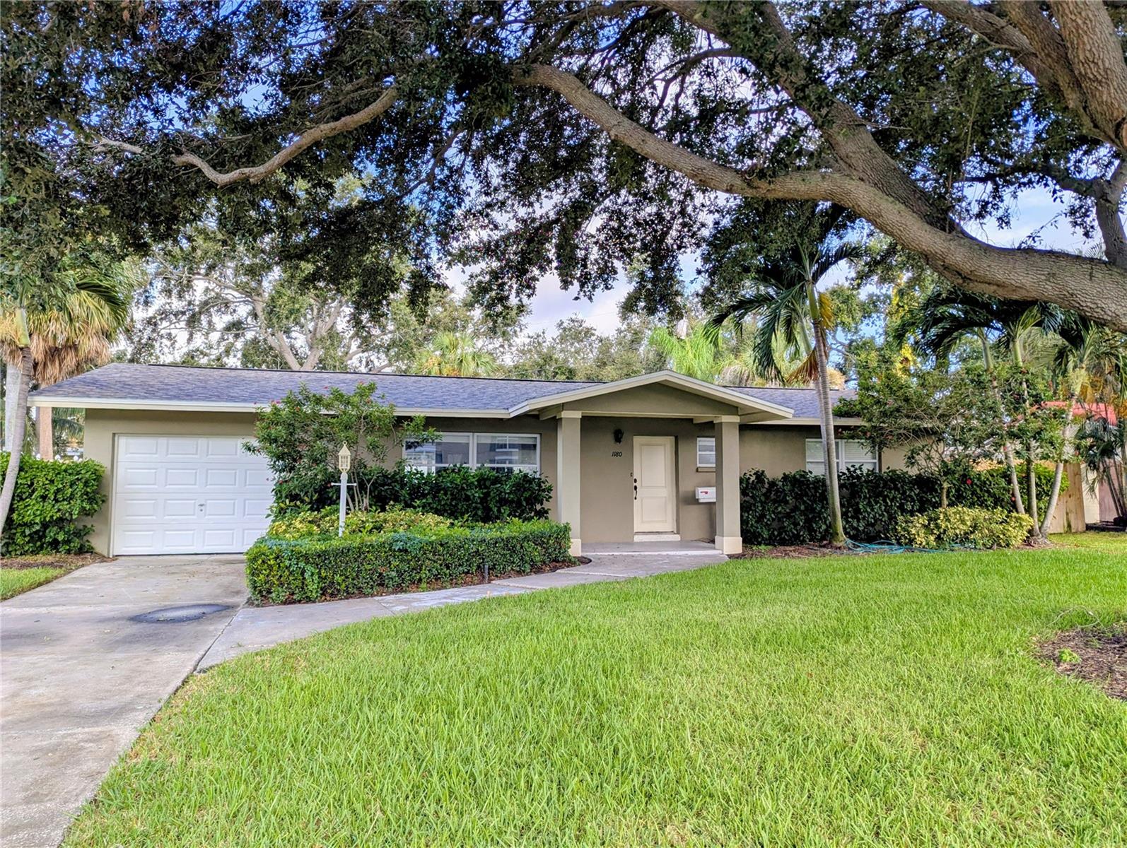 Details for 1180 Eden Isle Boulevard Ne, ST PETERSBURG, FL 33704