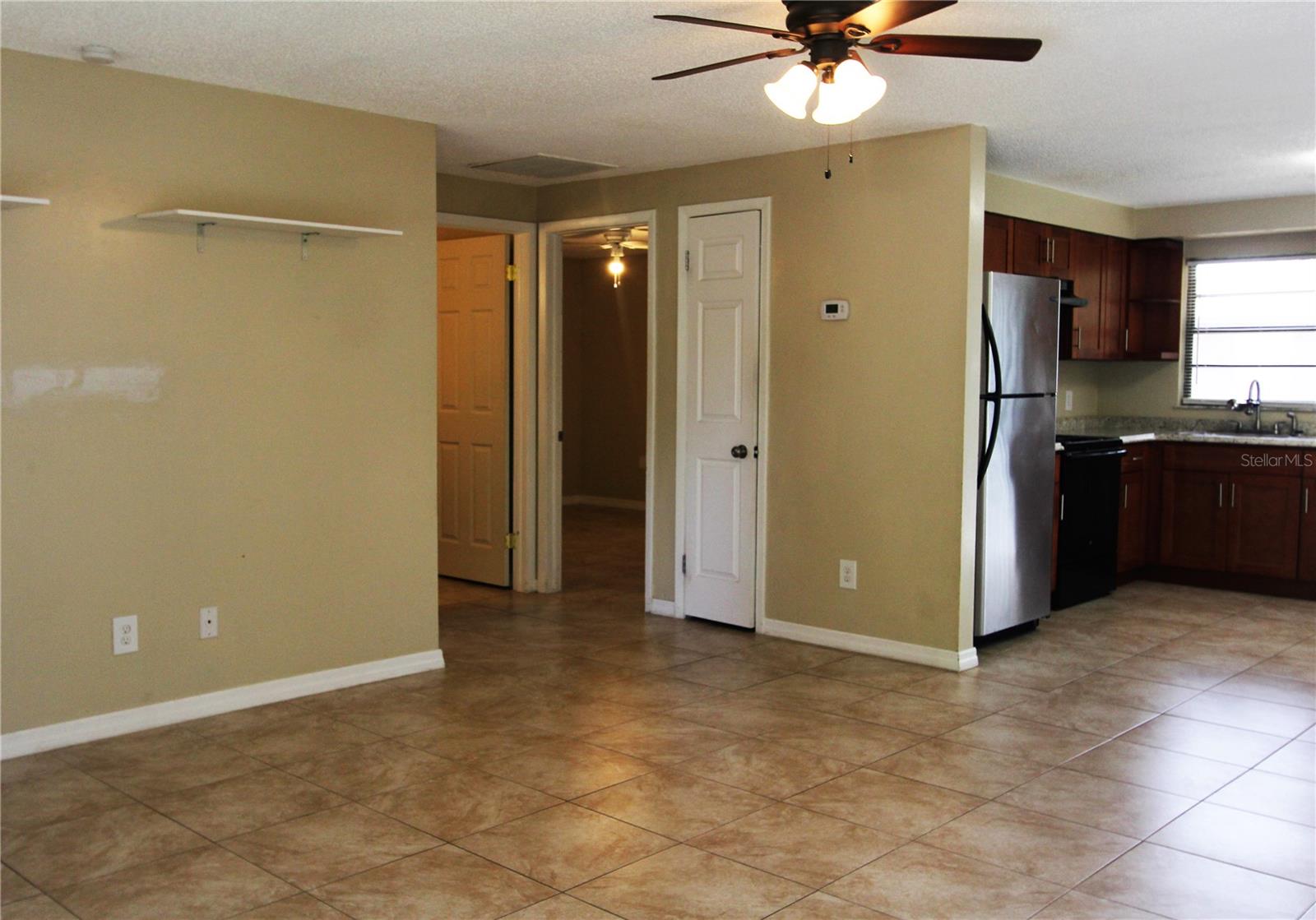 Listing photo id 8 for 38942 9th Avenue