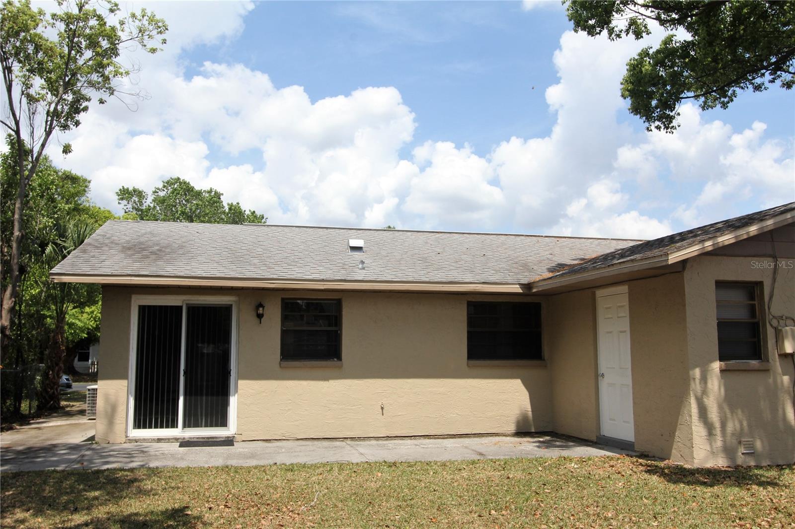 Listing photo id 0 for 38942 9th Avenue