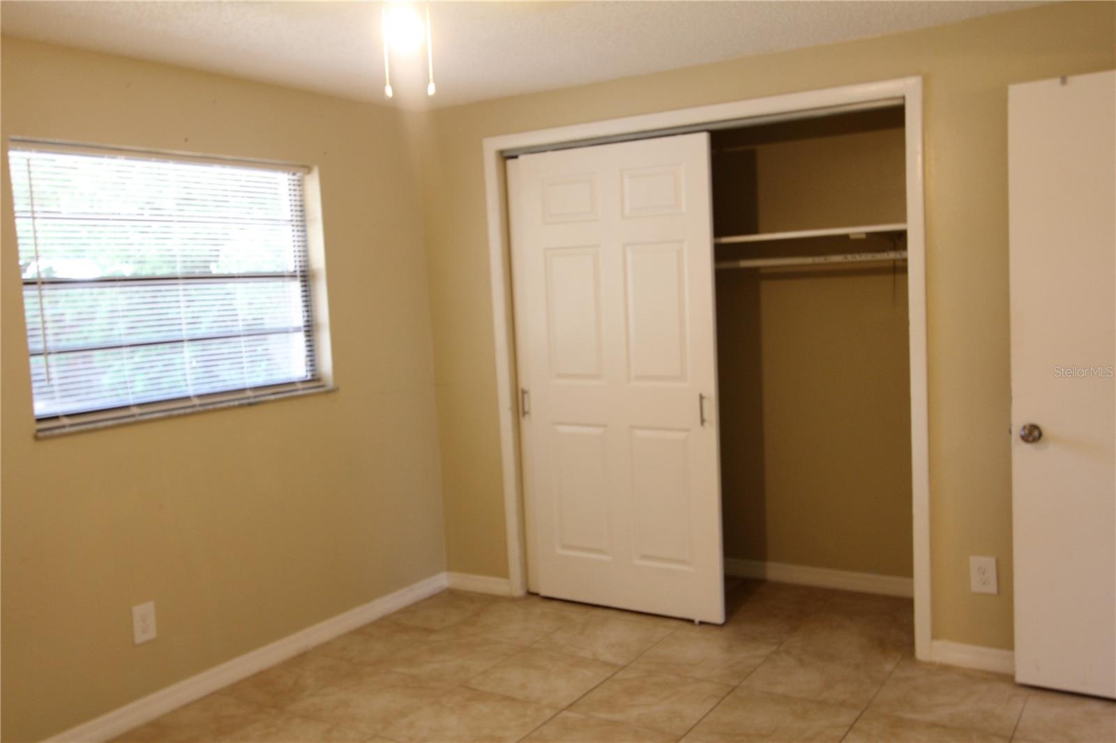 Listing photo id 2 for 38942 9th Avenue