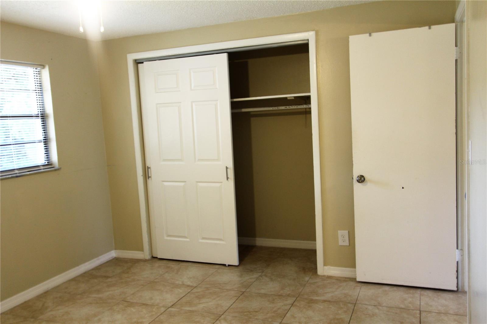 Listing photo id 3 for 38942 9th Avenue