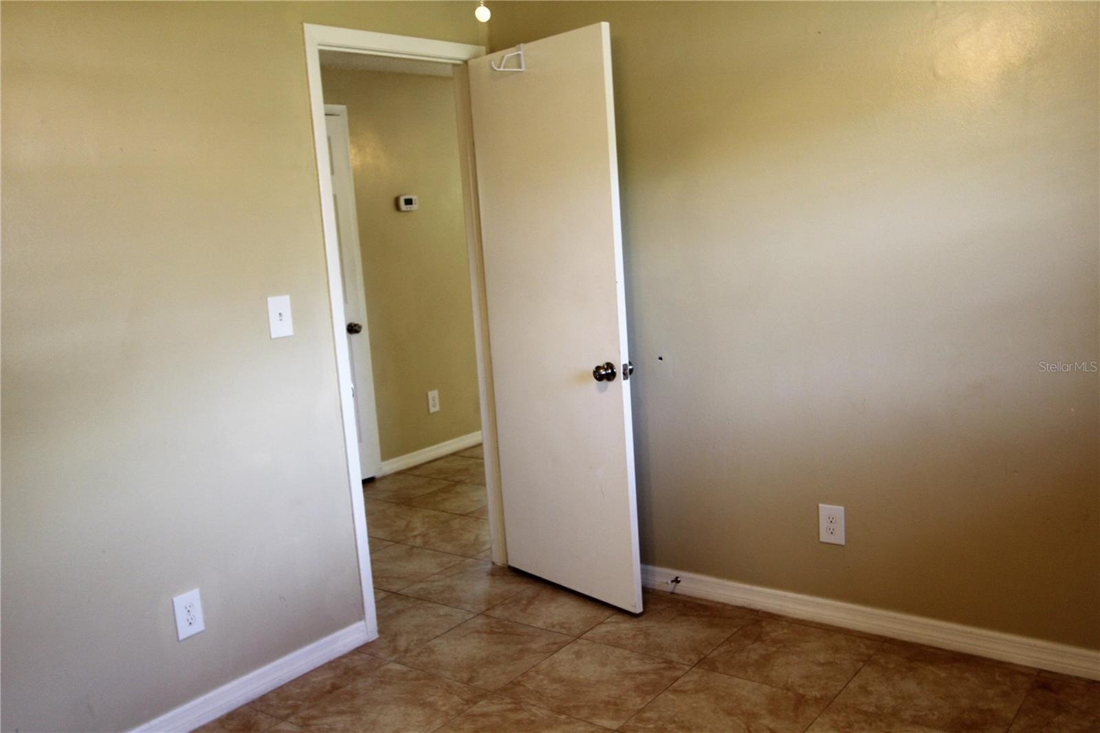 Listing photo id 6 for 38942 9th Avenue