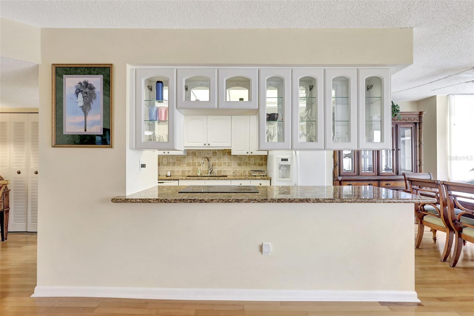Image 12 of 46 For 660 Island Way 708