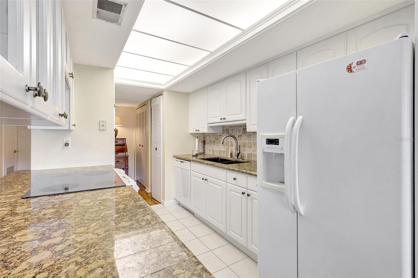 Image 14 of 46 For 660 Island Way 708