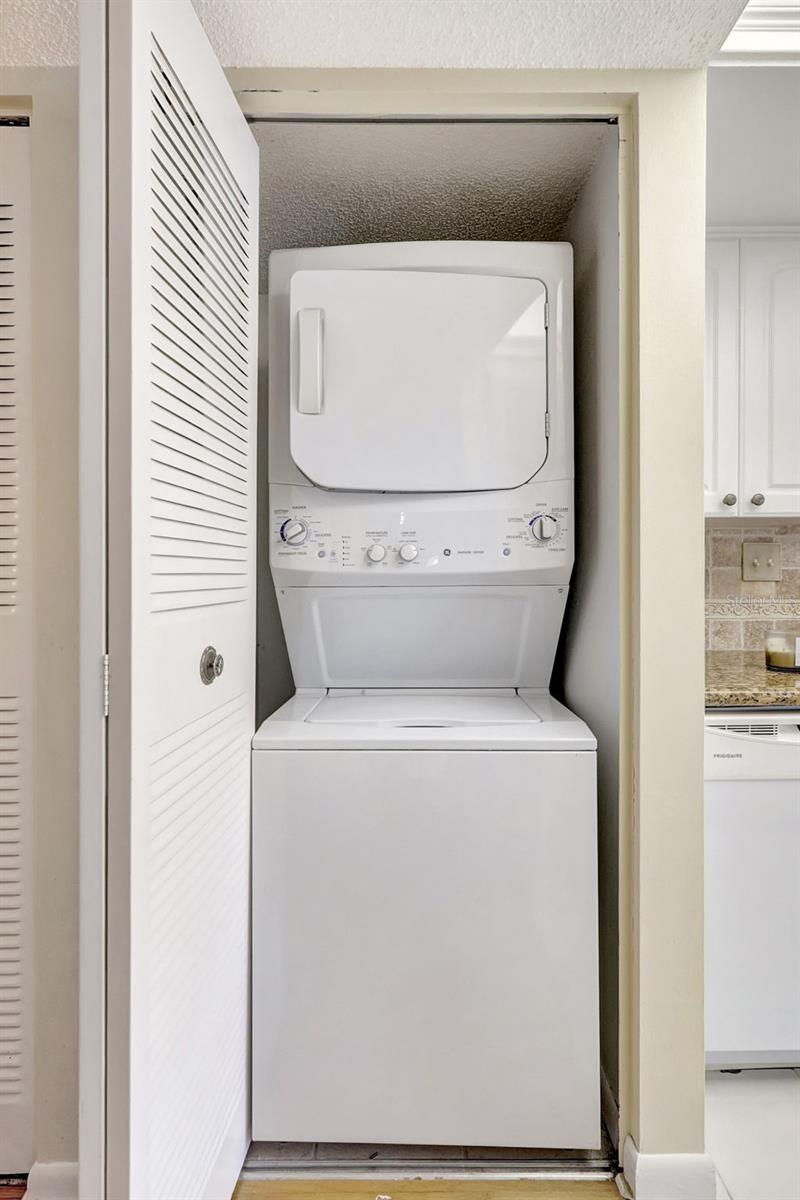 Image 16 of 46 For 660 Island Way 708