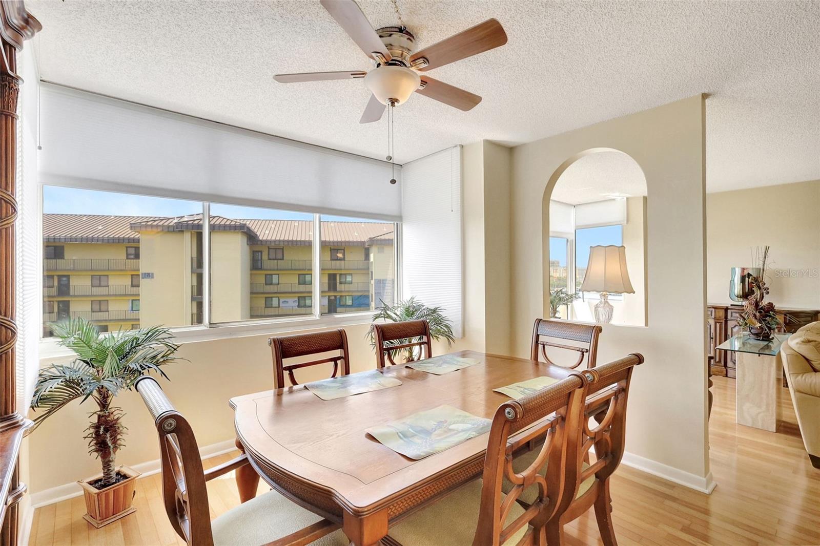 Image 17 of 46 For 660 Island Way 708