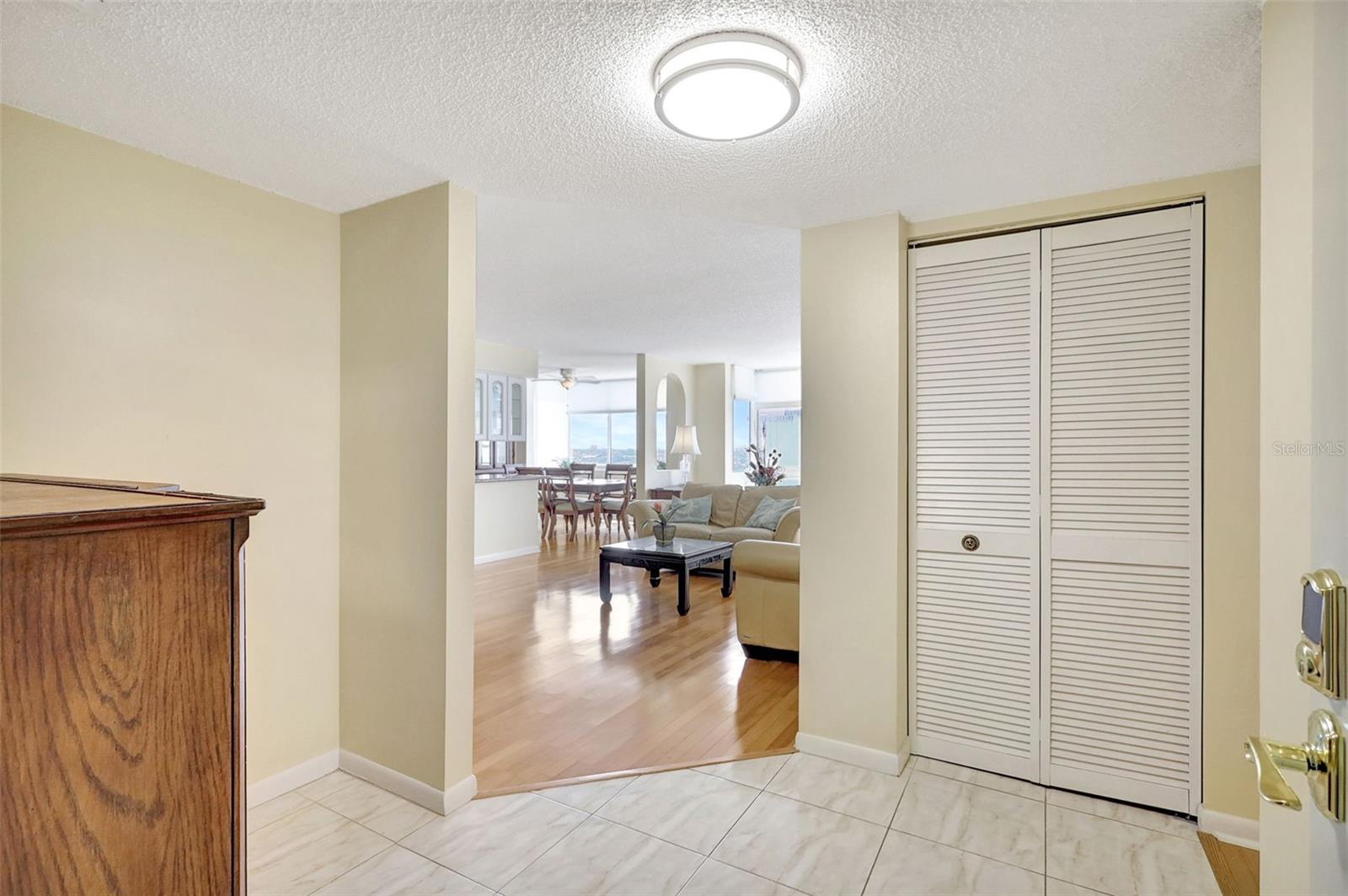 Image 3 of 46 For 660 Island Way 708