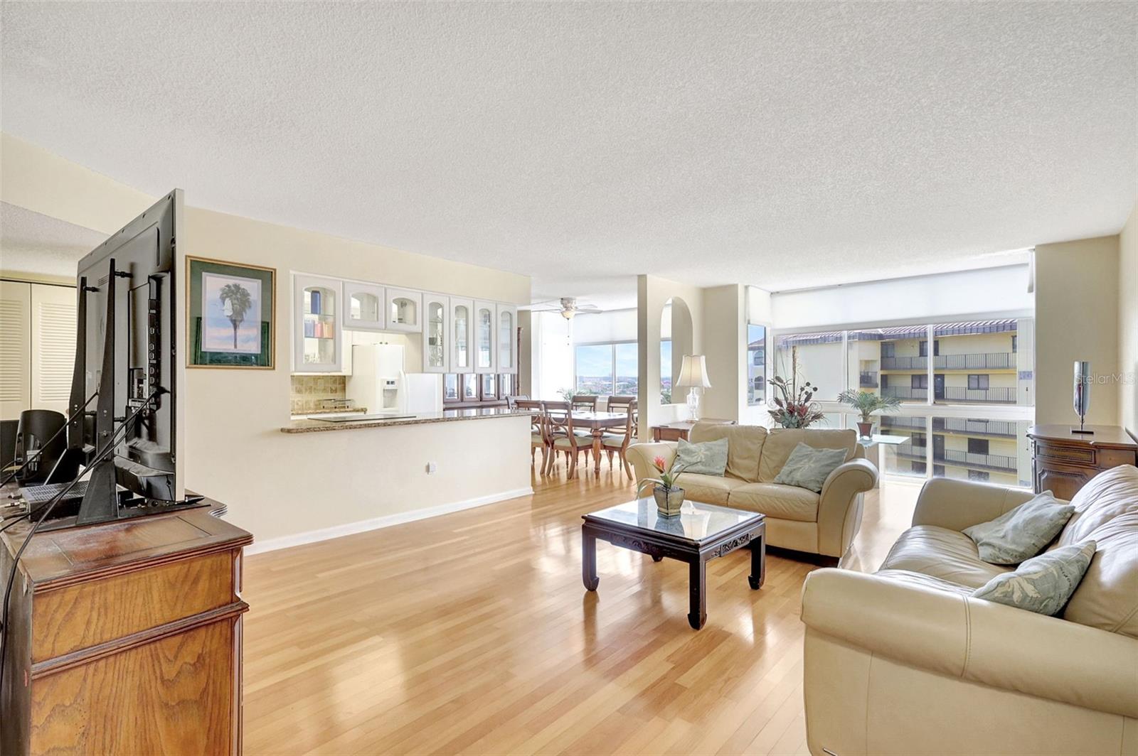 Image 6 of 46 For 660 Island Way 708