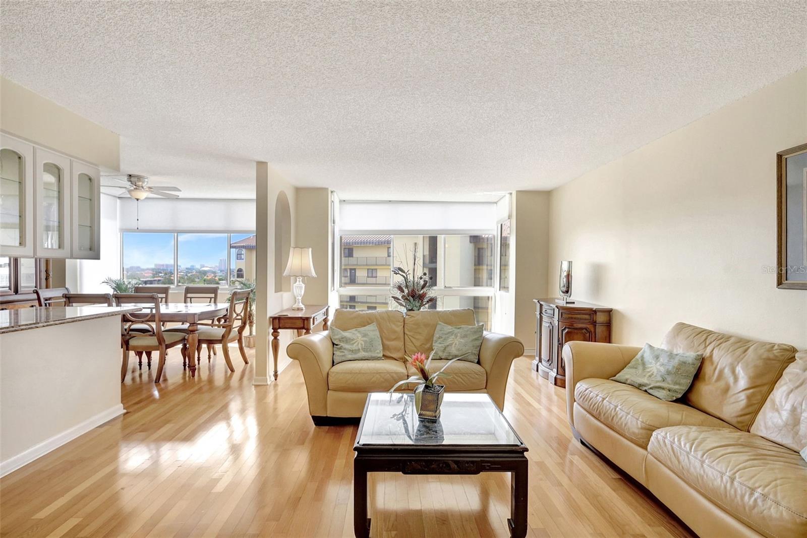 Image 7 of 46 For 660 Island Way 708