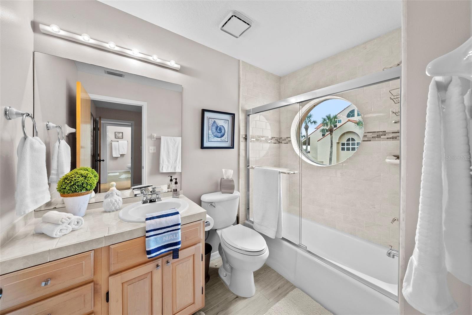 Image 24 of 89 For 1605 Royal Palm Drive S D