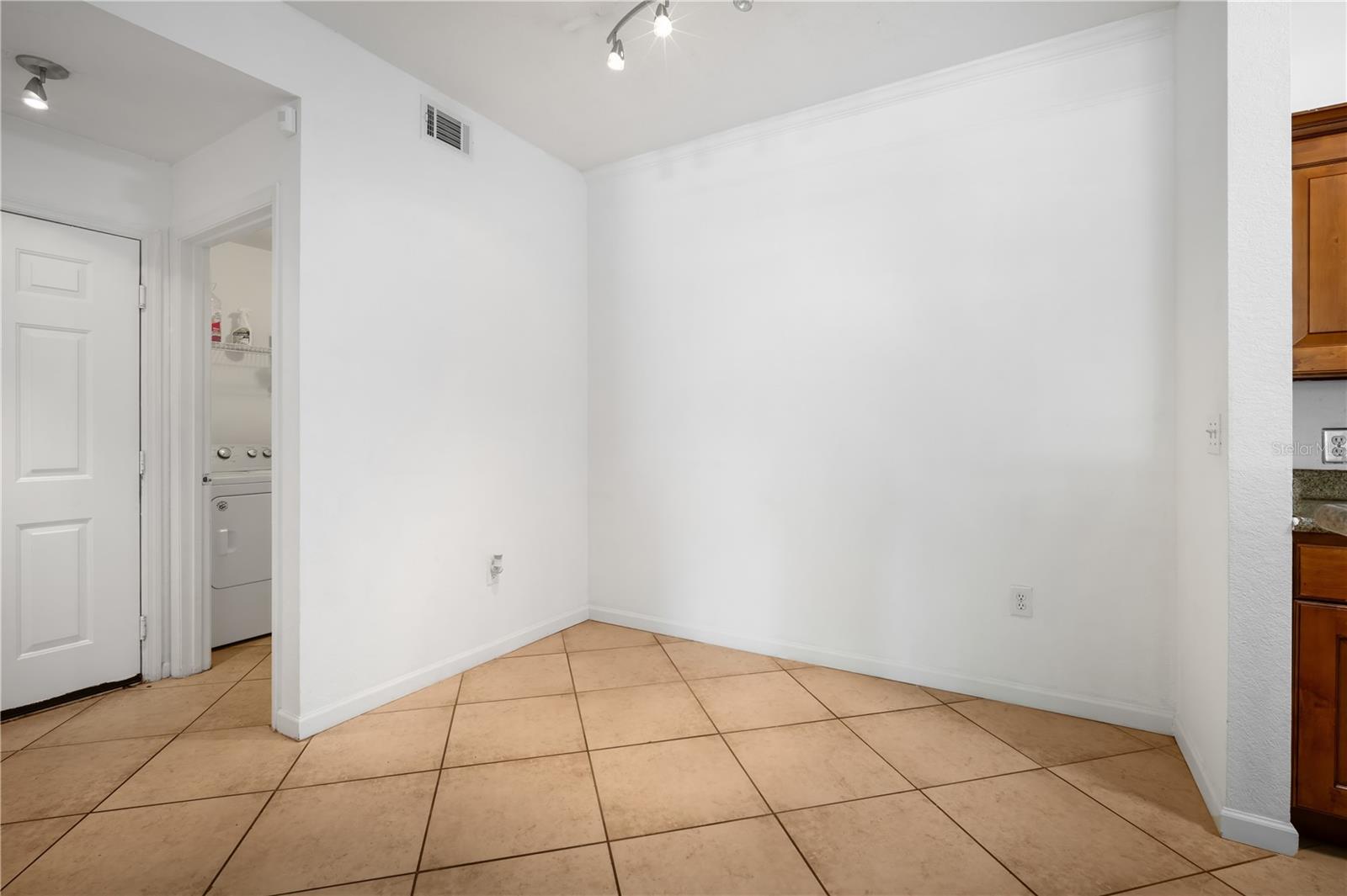 Image 4 of 19 For 17104 Carrington Park Drive 503