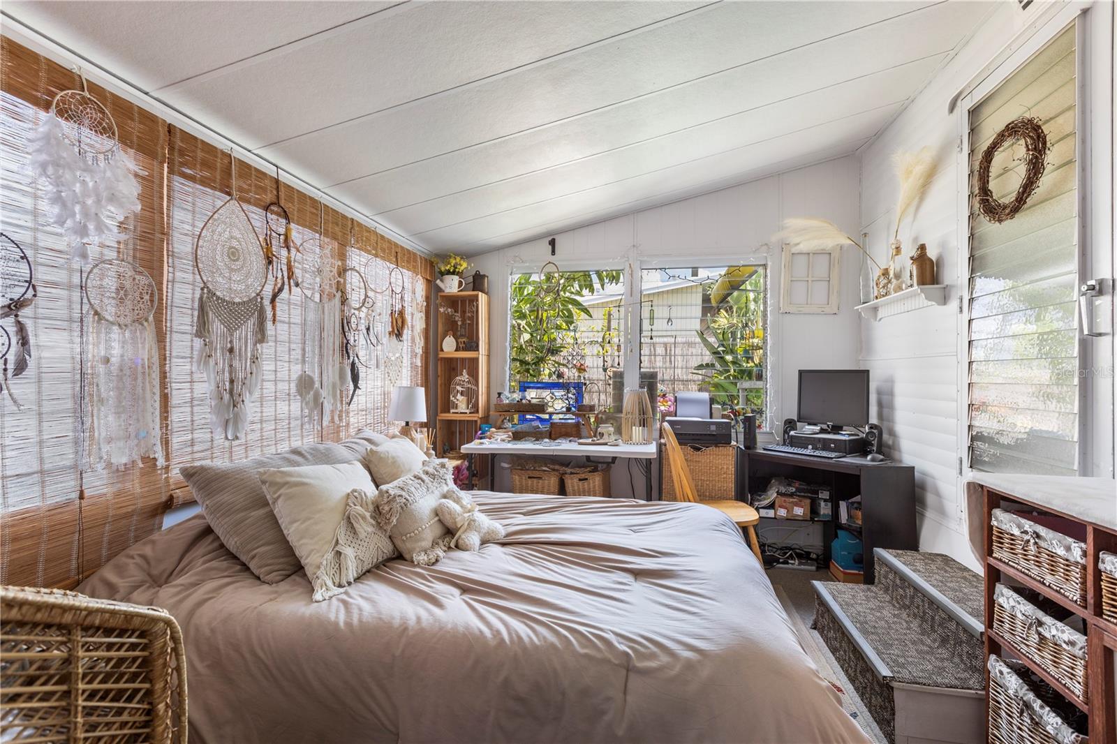 Image 4 of 28 For 515 50th Avenue Terrace W