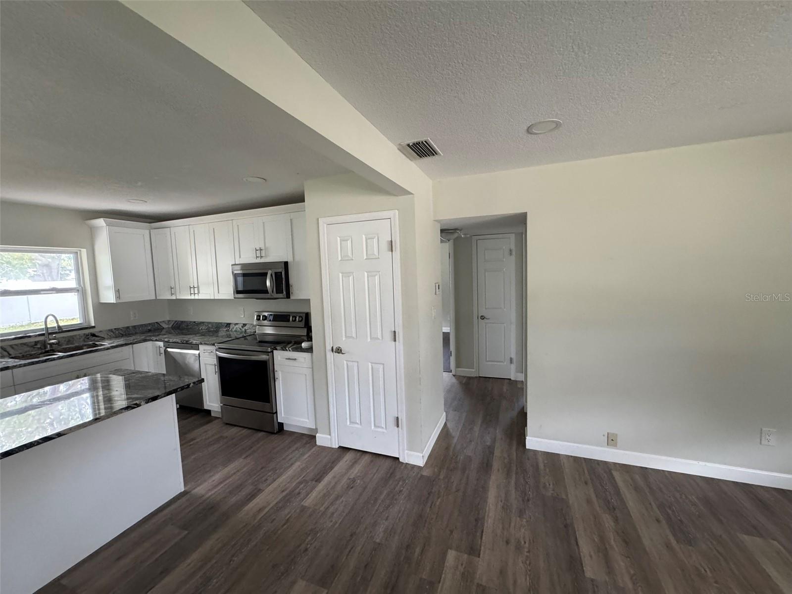 Image 11 of 30 For 1713 Valencia Drive E