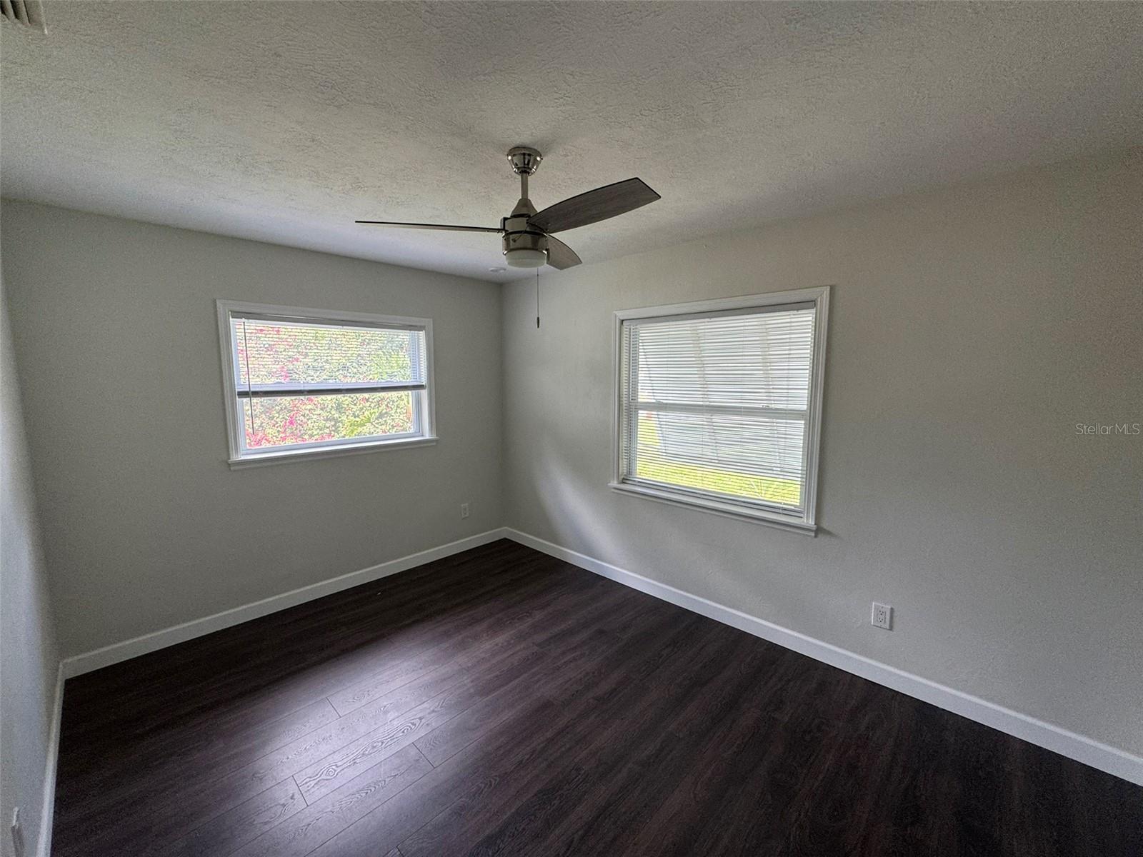 Image 16 of 30 For 1713 Valencia Drive E