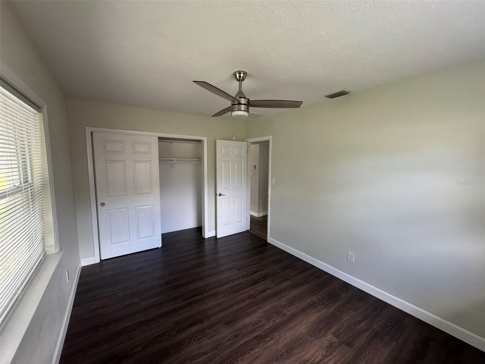 Image 18 of 30 For 1713 Valencia Drive E