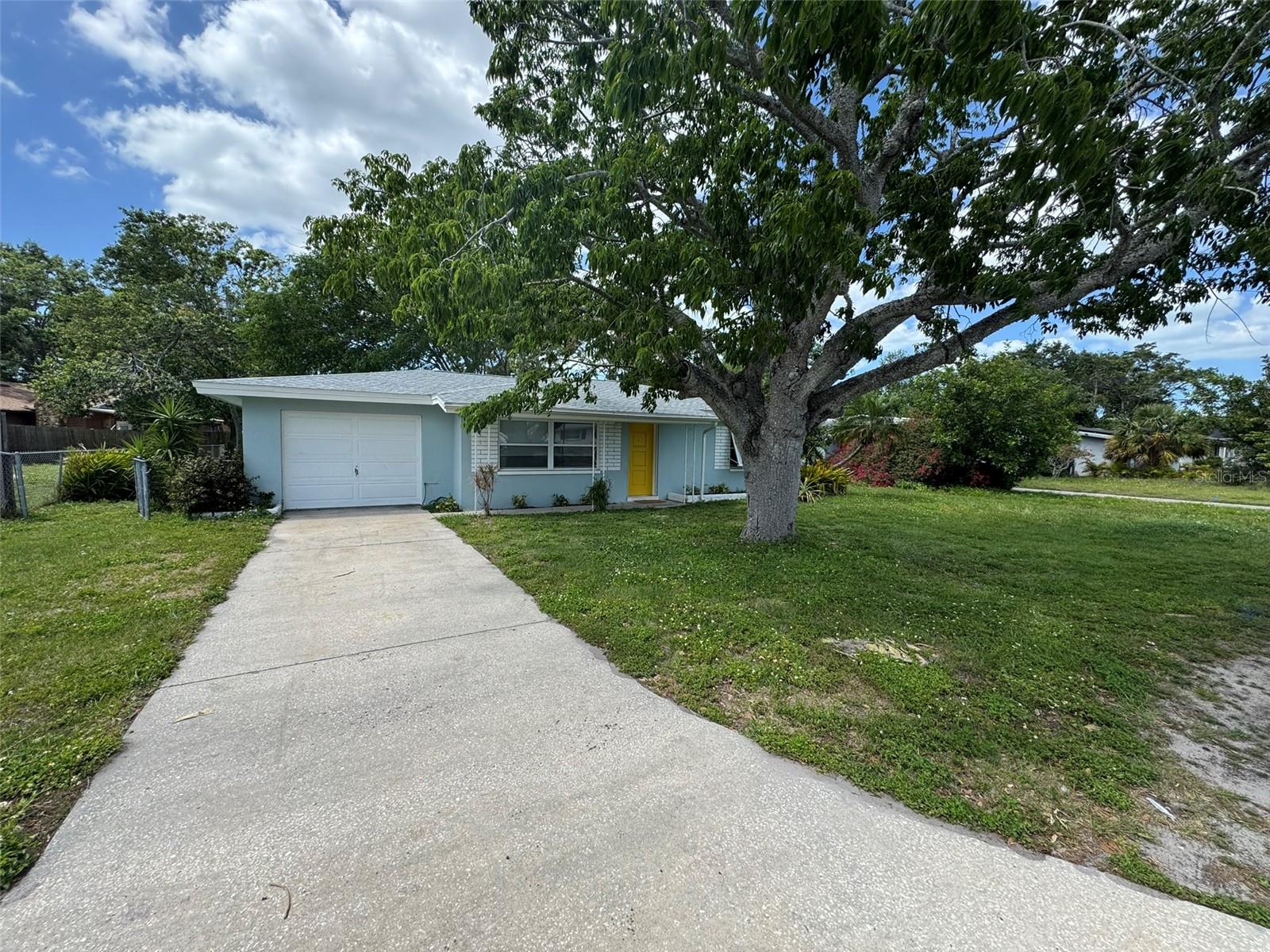 Image 2 of 30 For 1713 Valencia Drive E