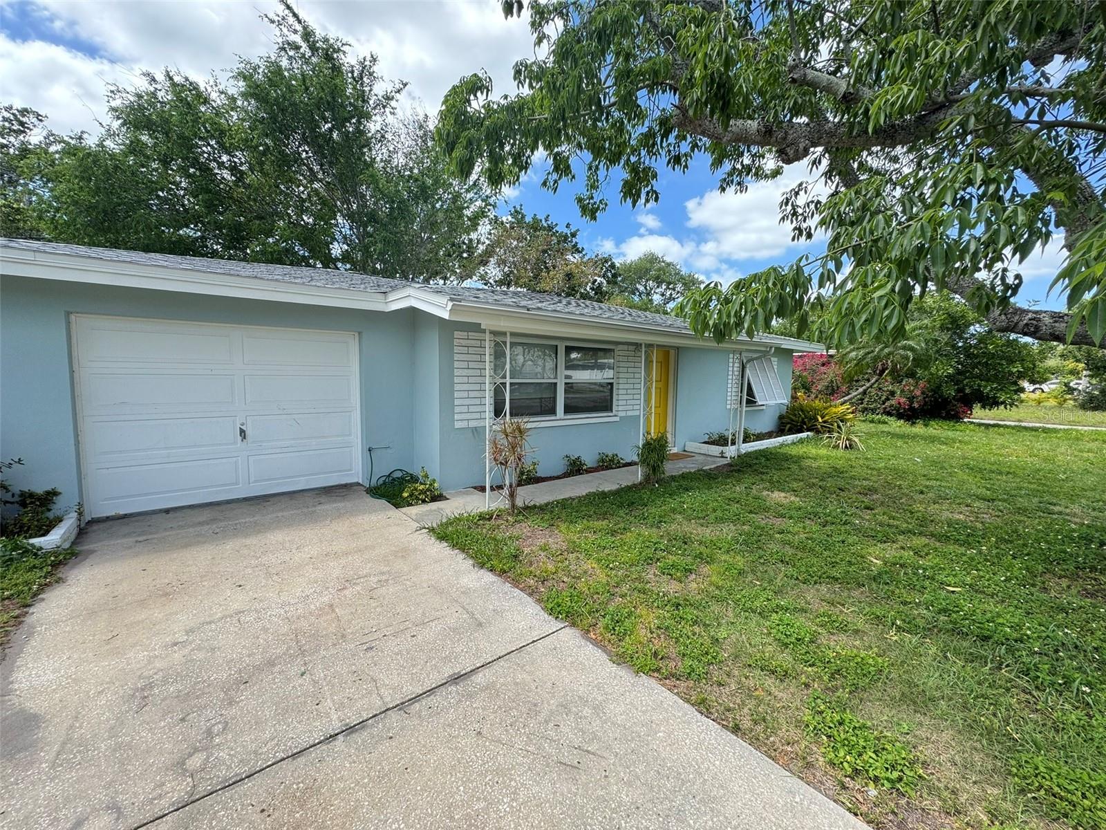 Image 3 of 30 For 1713 Valencia Drive E