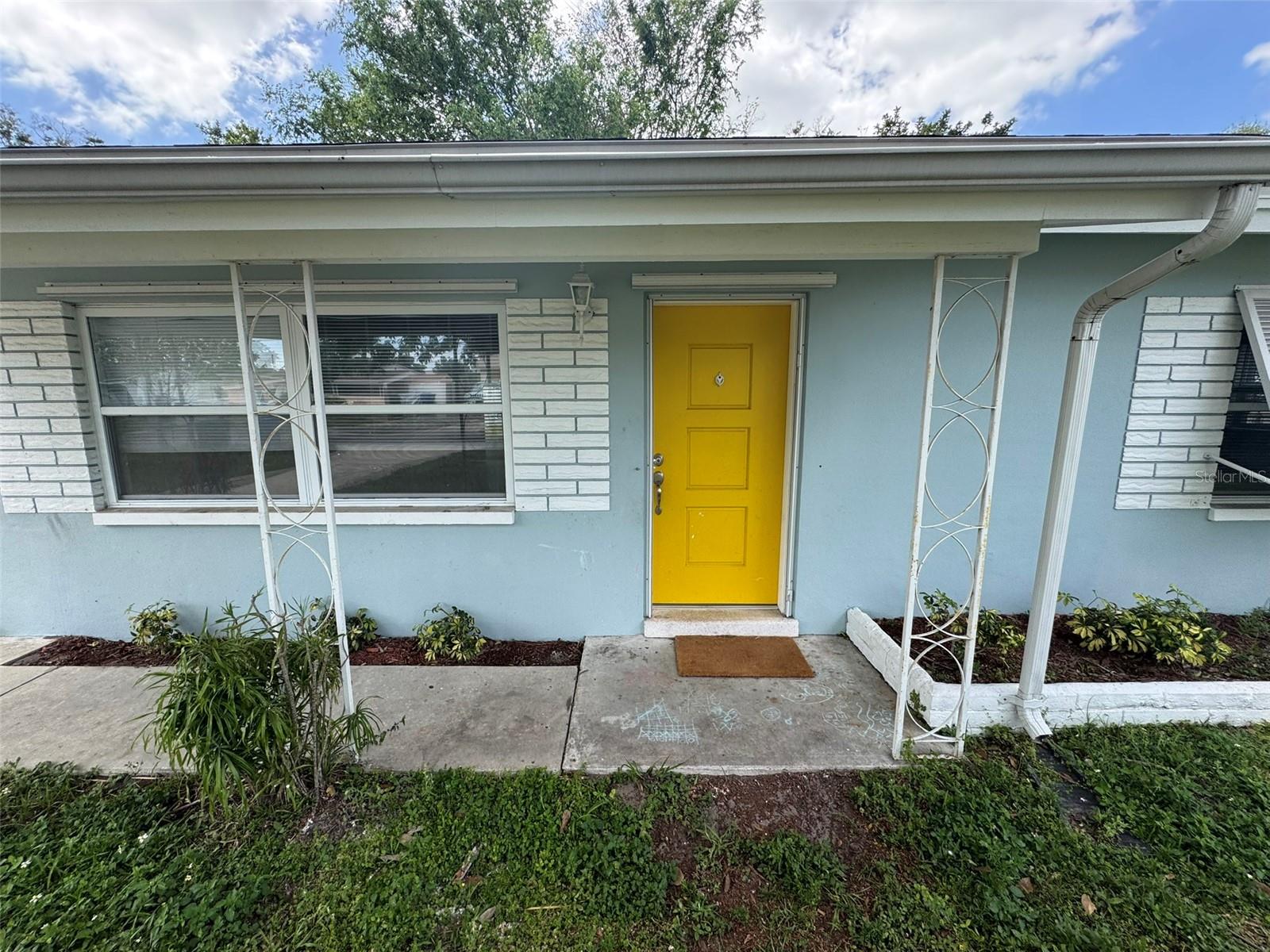 Image 4 of 30 For 1713 Valencia Drive E