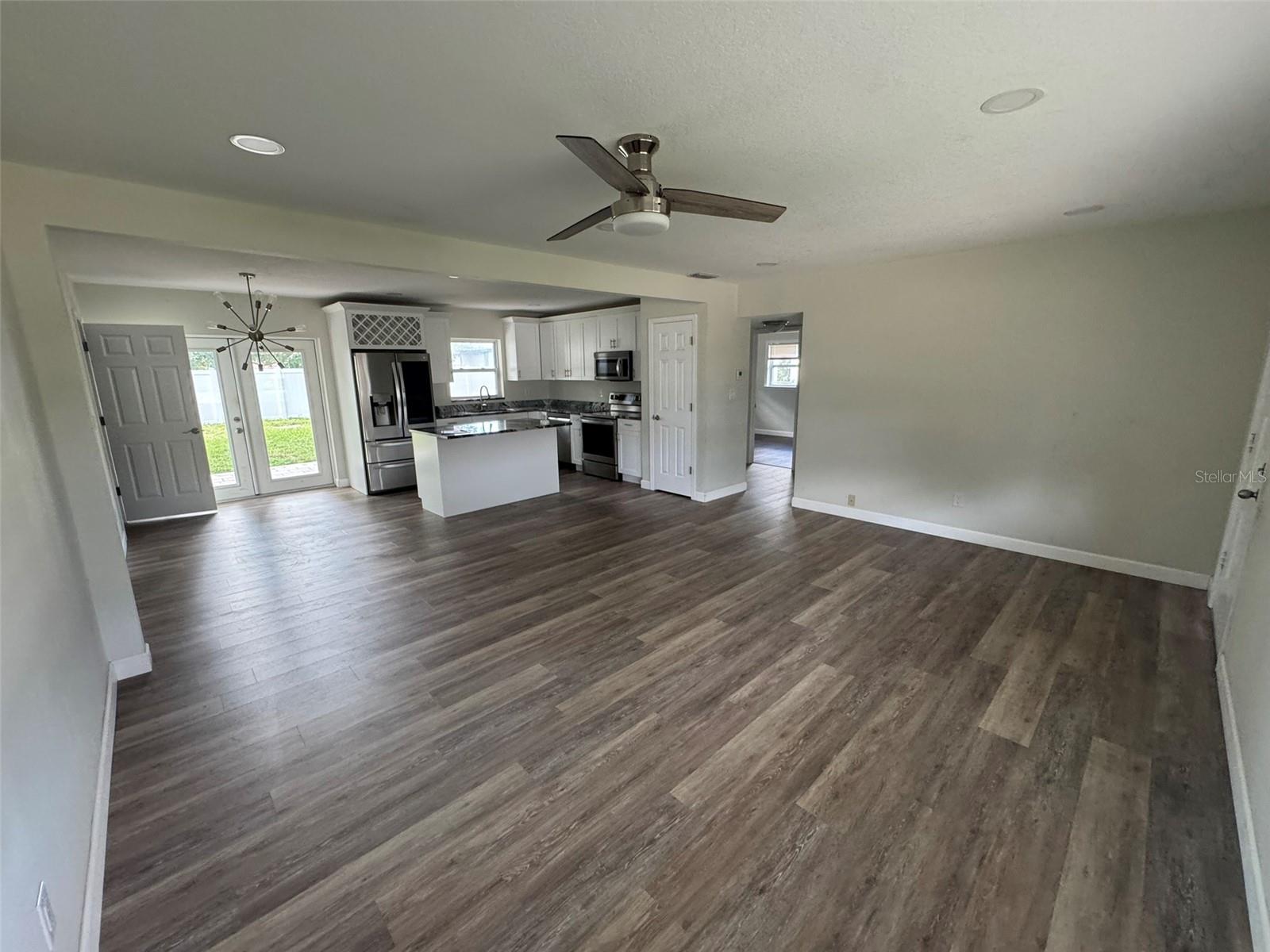 Image 6 of 30 For 1713 Valencia Drive E
