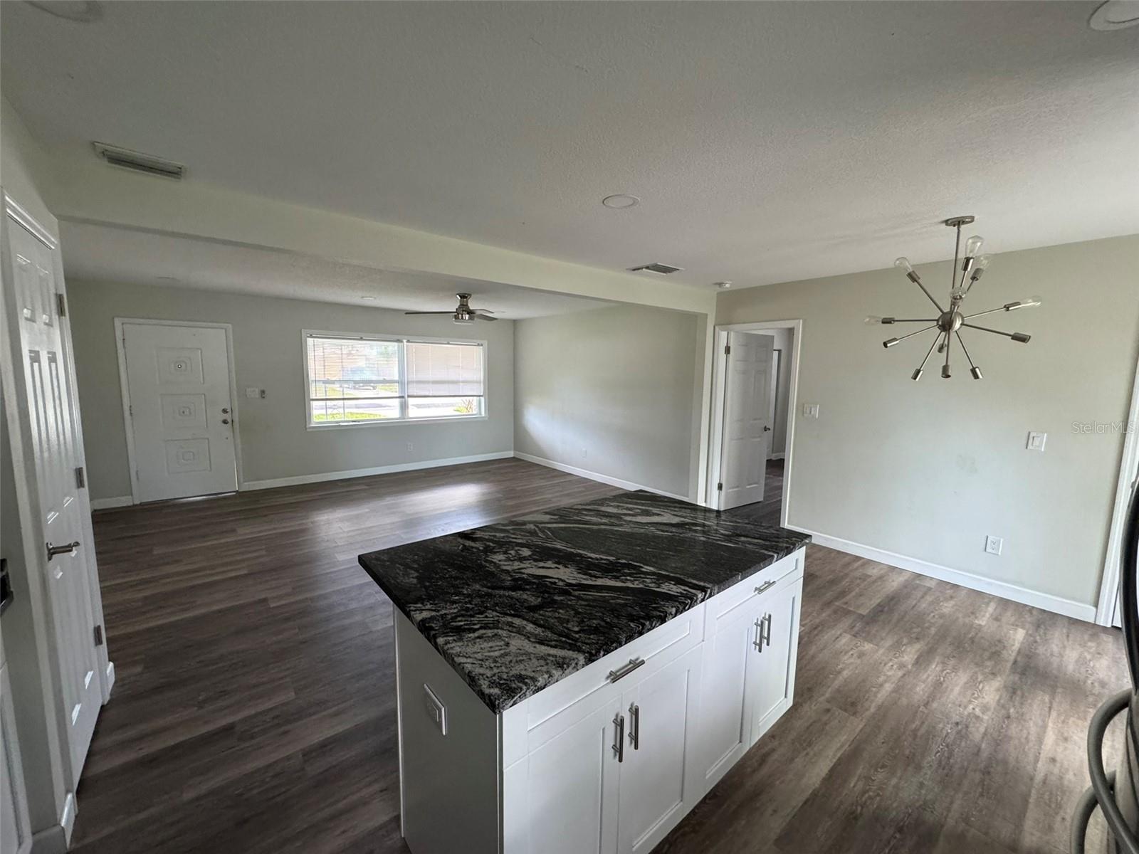 Image 9 of 30 For 1713 Valencia Drive E
