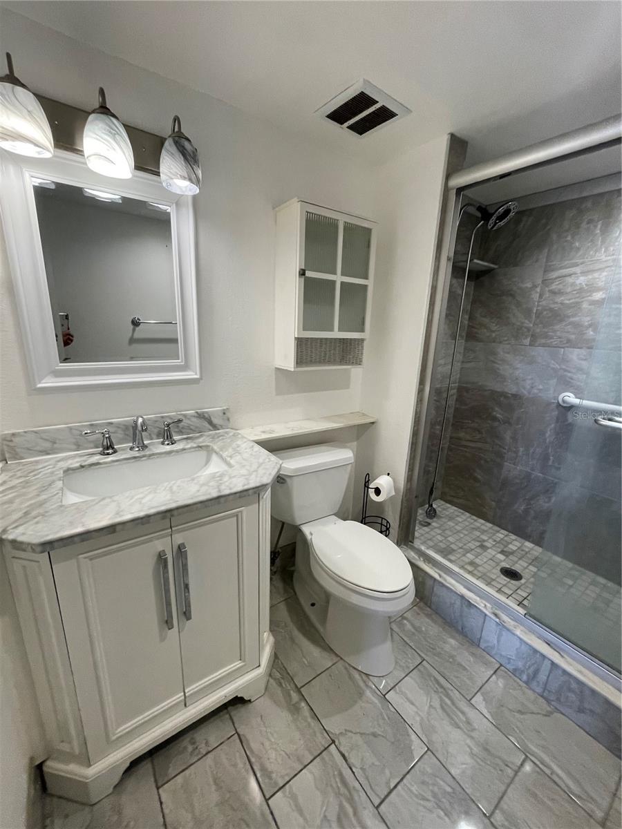 Image 16 of 36 For 400 Island Way 505
