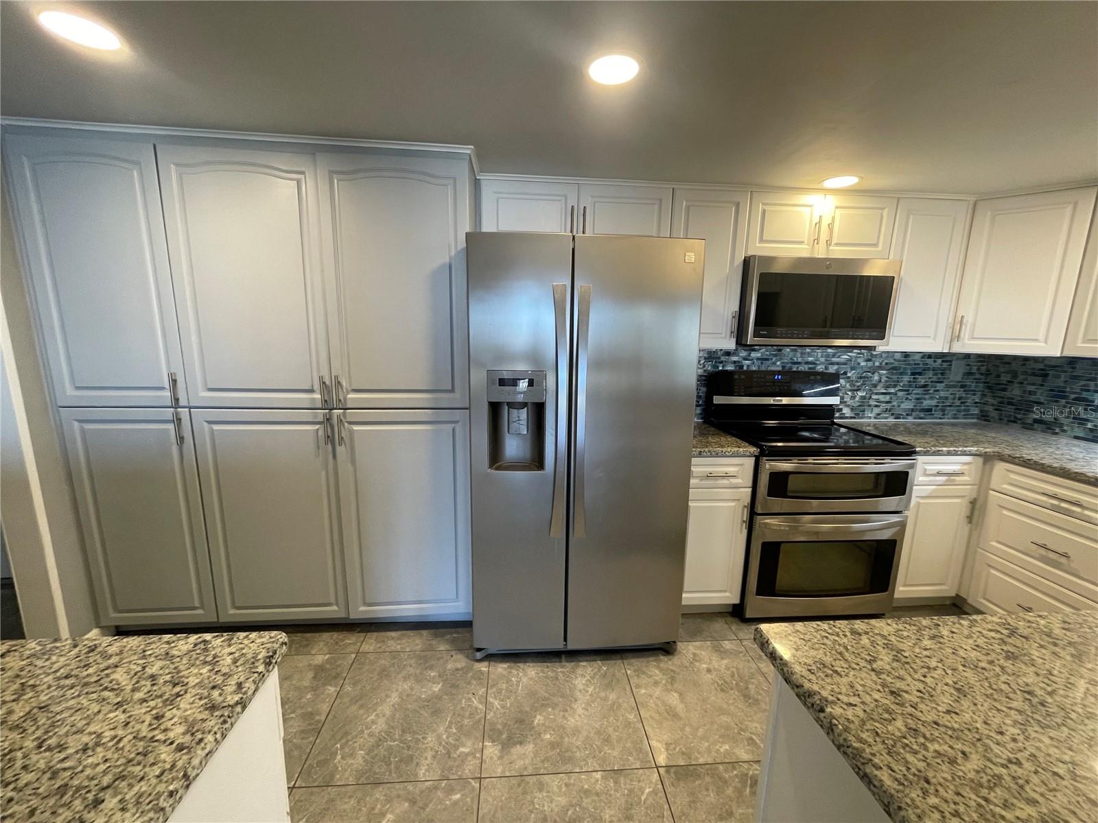 Image 4 of 36 For 400 Island Way 505