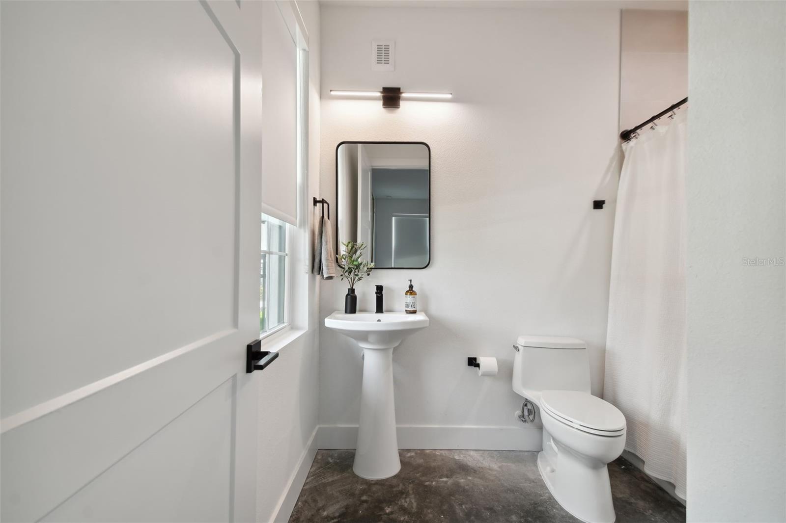 Image 15 of 60 For 2724 5th Avenue S